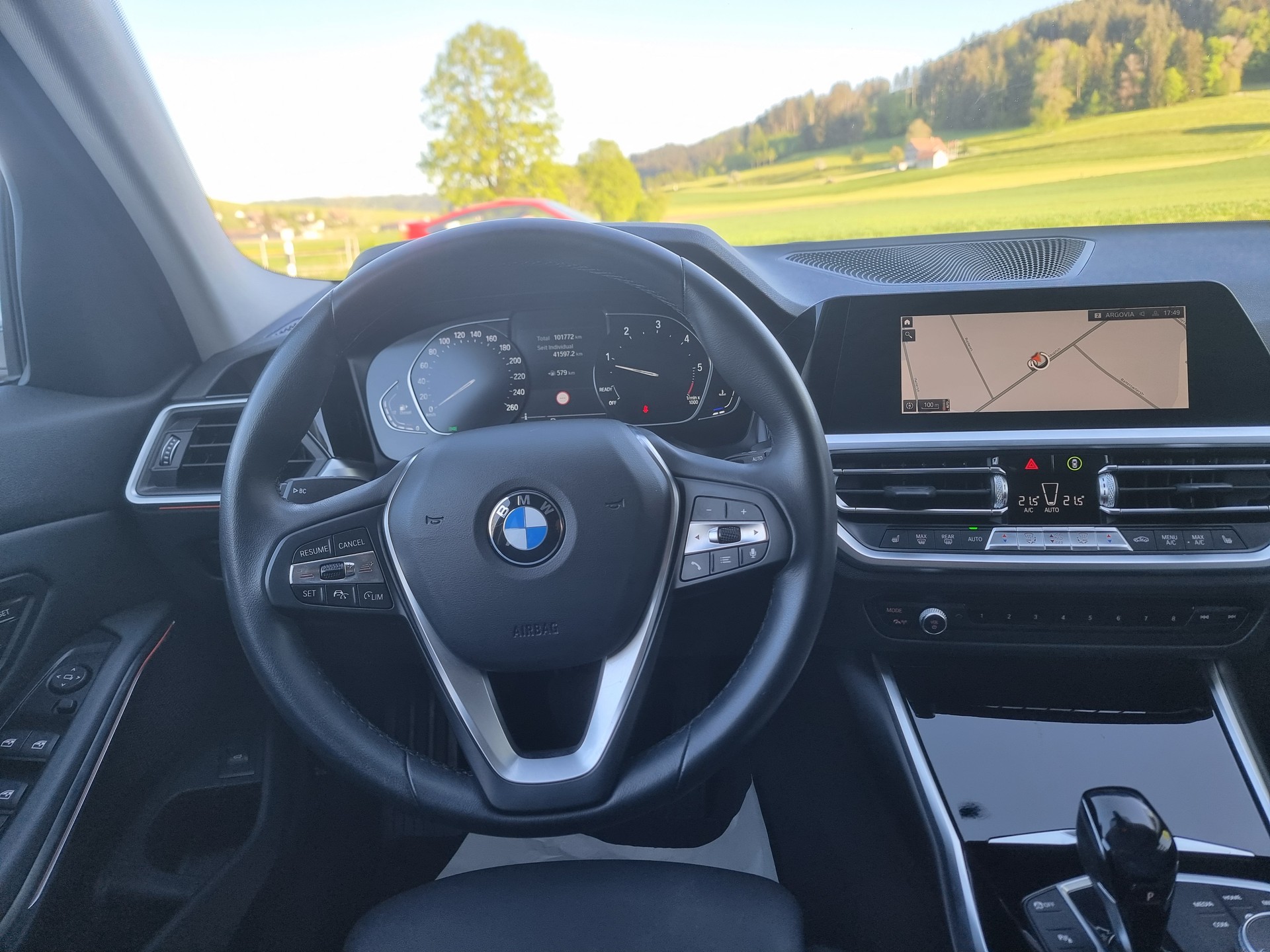BMW 320d xDrive 48V Touring Steptronic-image-8