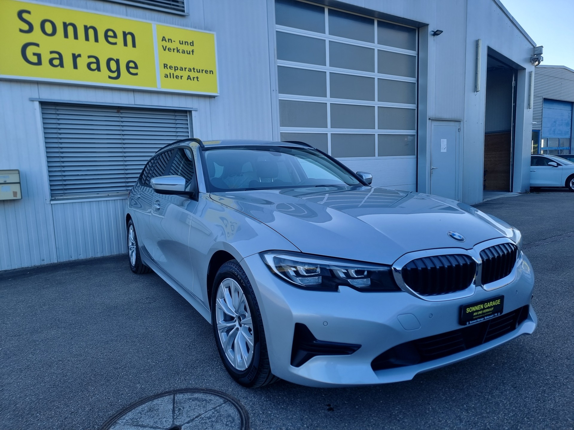 BMW 320d xDrive 48V Touring Steptronic-image-0