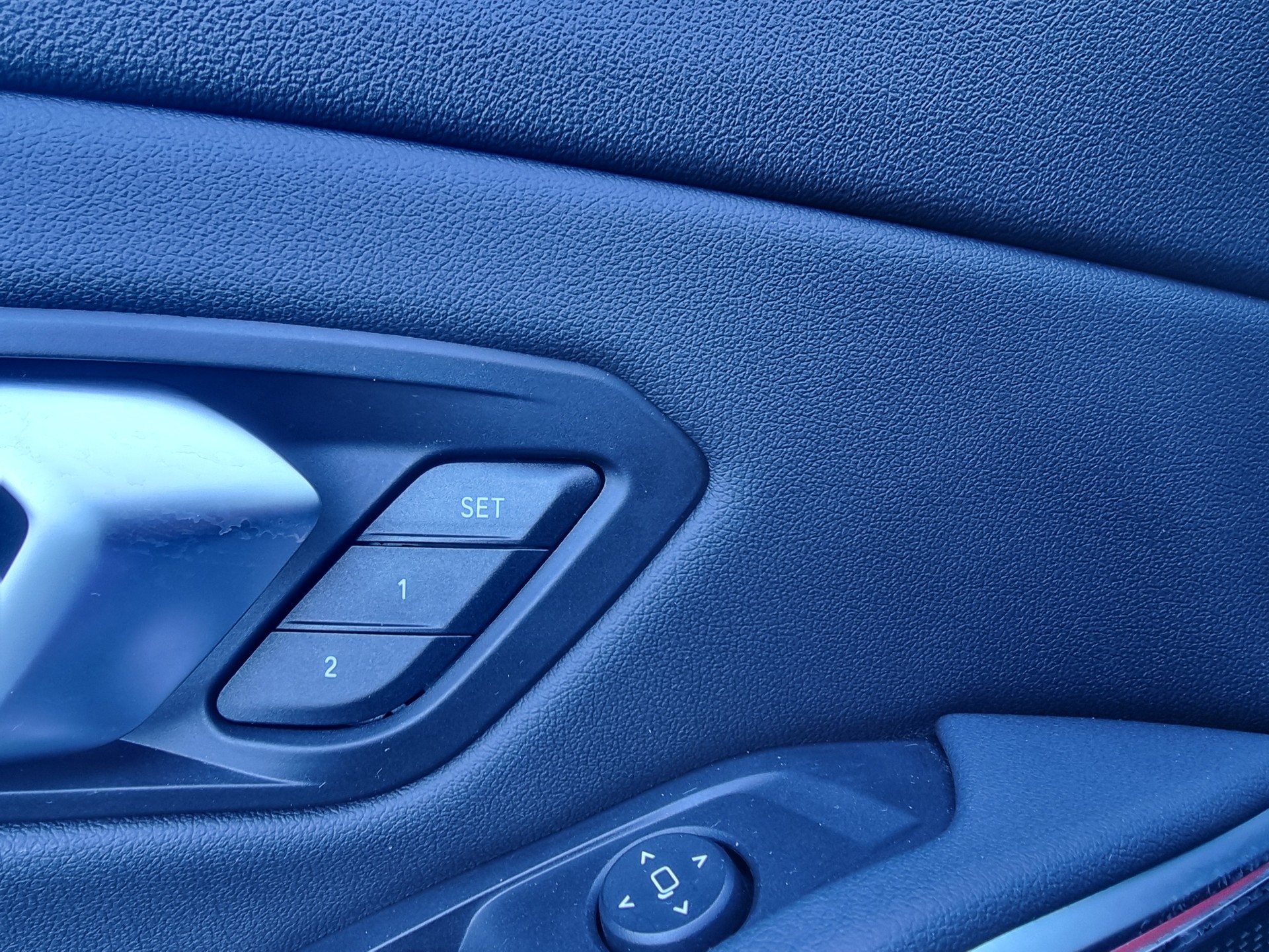 BMW 320d xDrive 48V Touring Steptronic-image-4