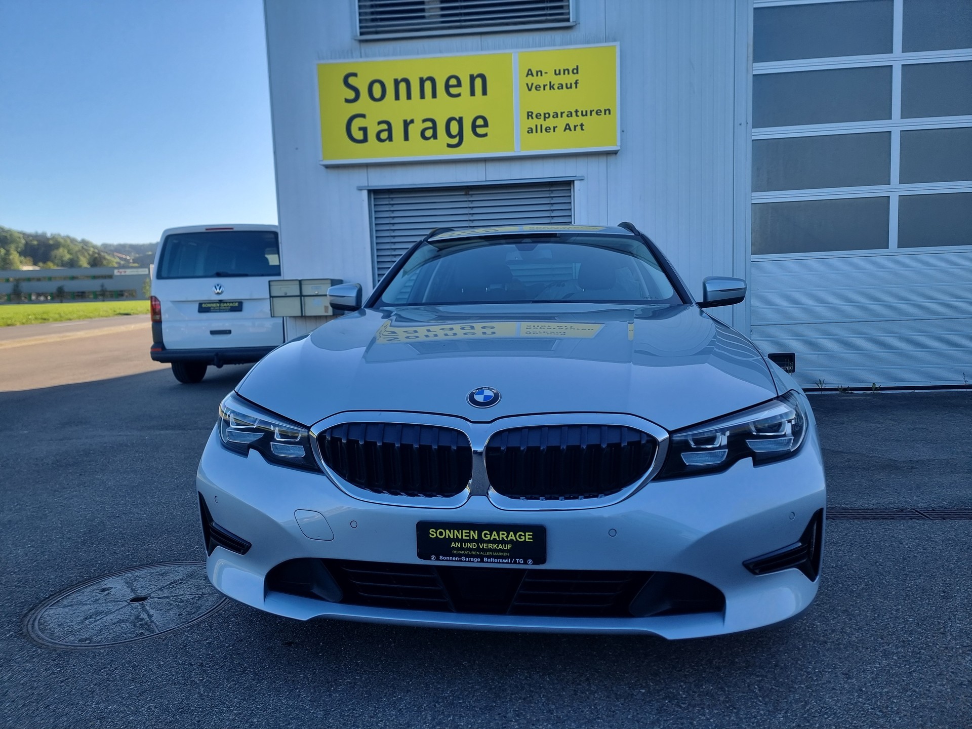 BMW 320d xDrive 48V Touring Steptronic-image-1