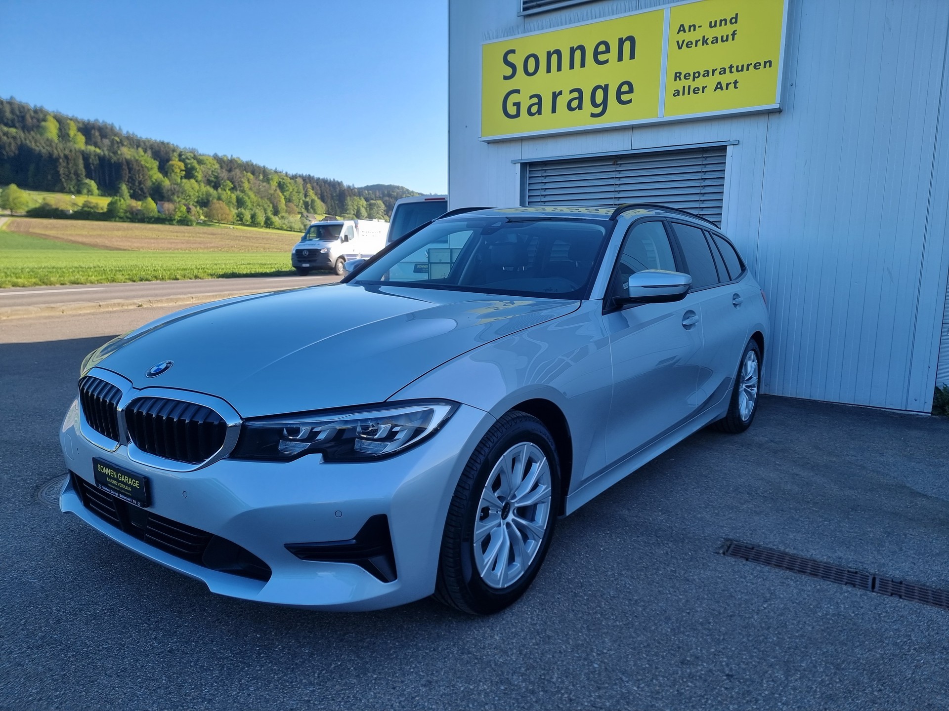BMW 320d xDrive 48V Touring Steptronic-image-2