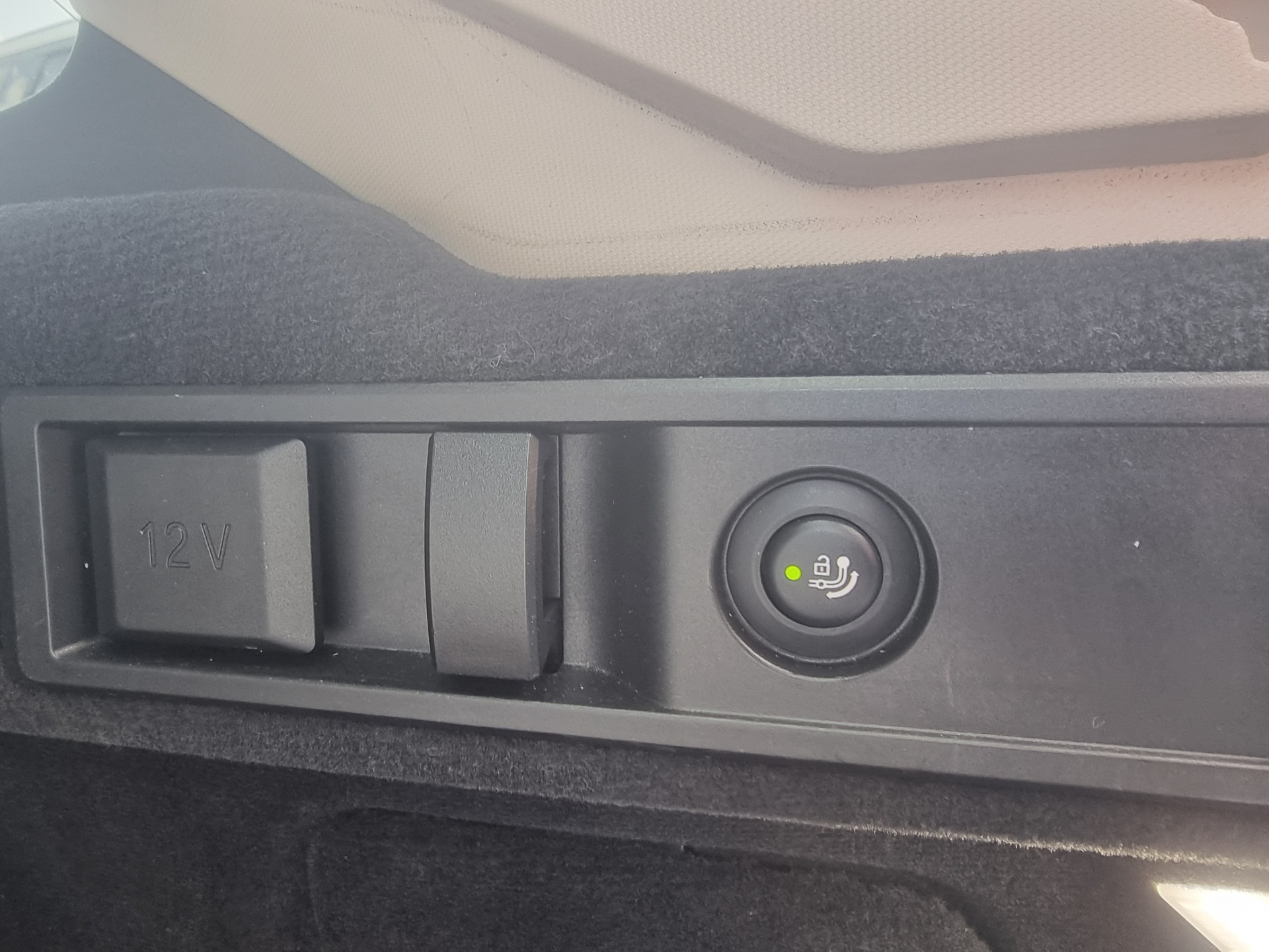 BMW 320d xDrive 48V Touring Steptronic-image-15