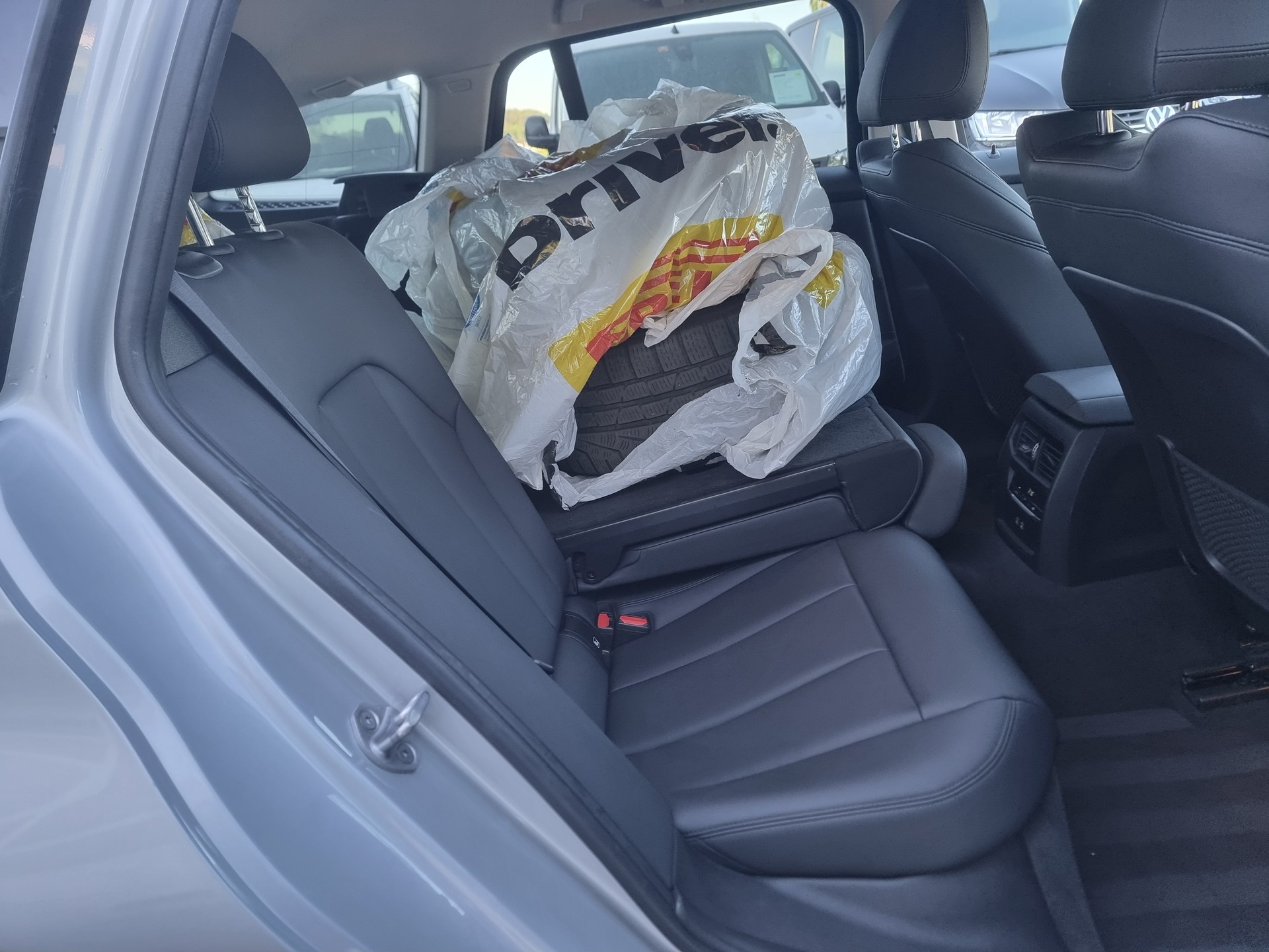 BMW 320d xDrive 48V Touring Steptronic-image-7