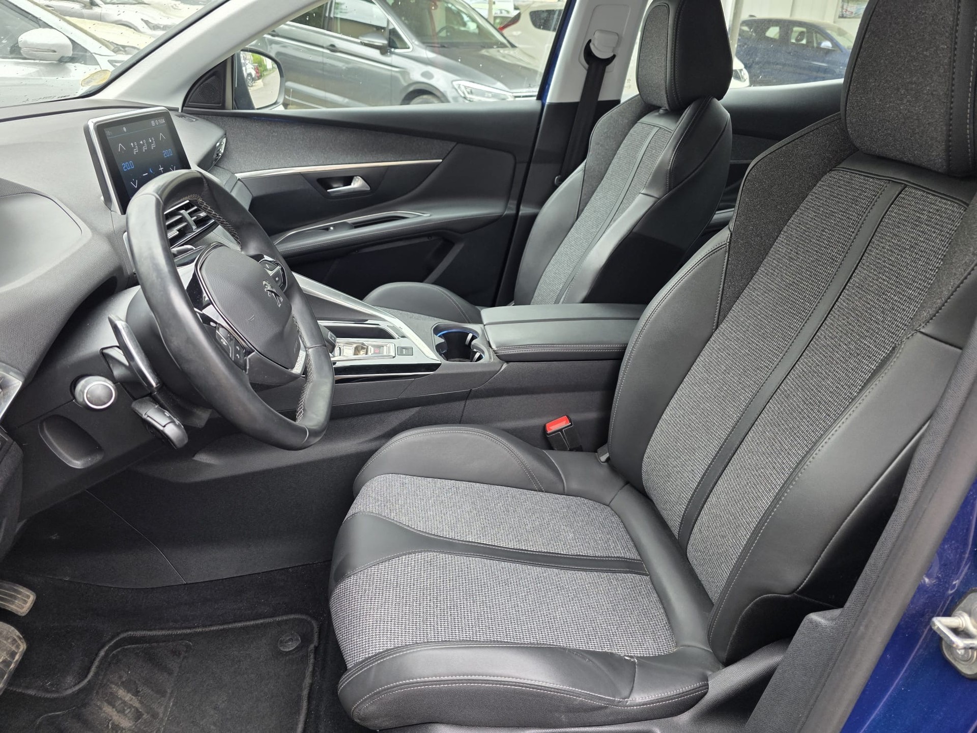 PEUGEOT 3008 1.5 BlueHDi Allure EAT-image-1