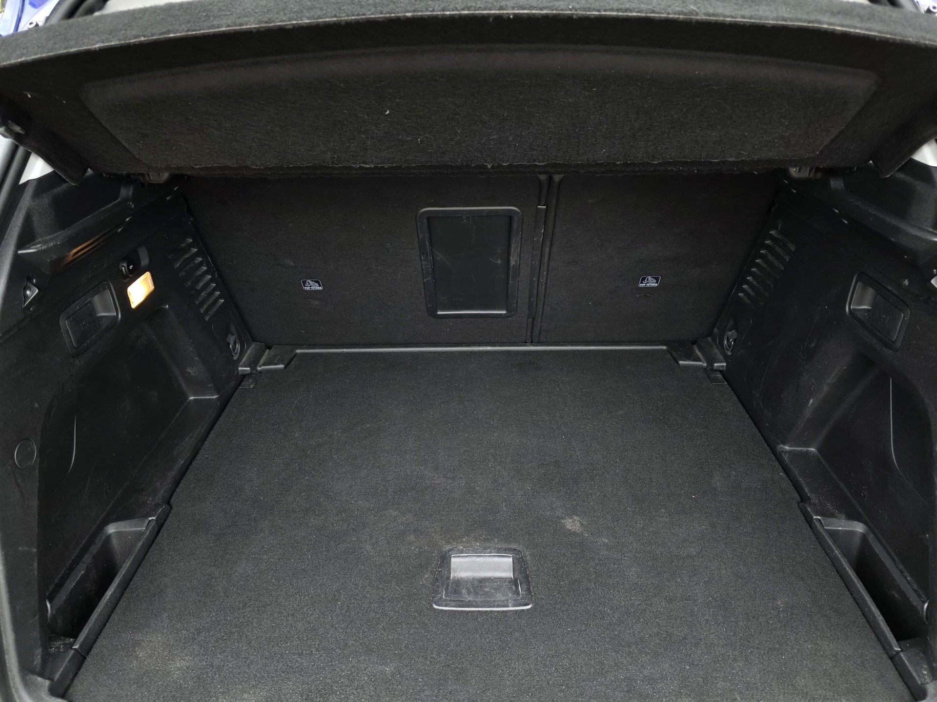 PEUGEOT 3008 1.5 BlueHDi Allure EAT-image-4