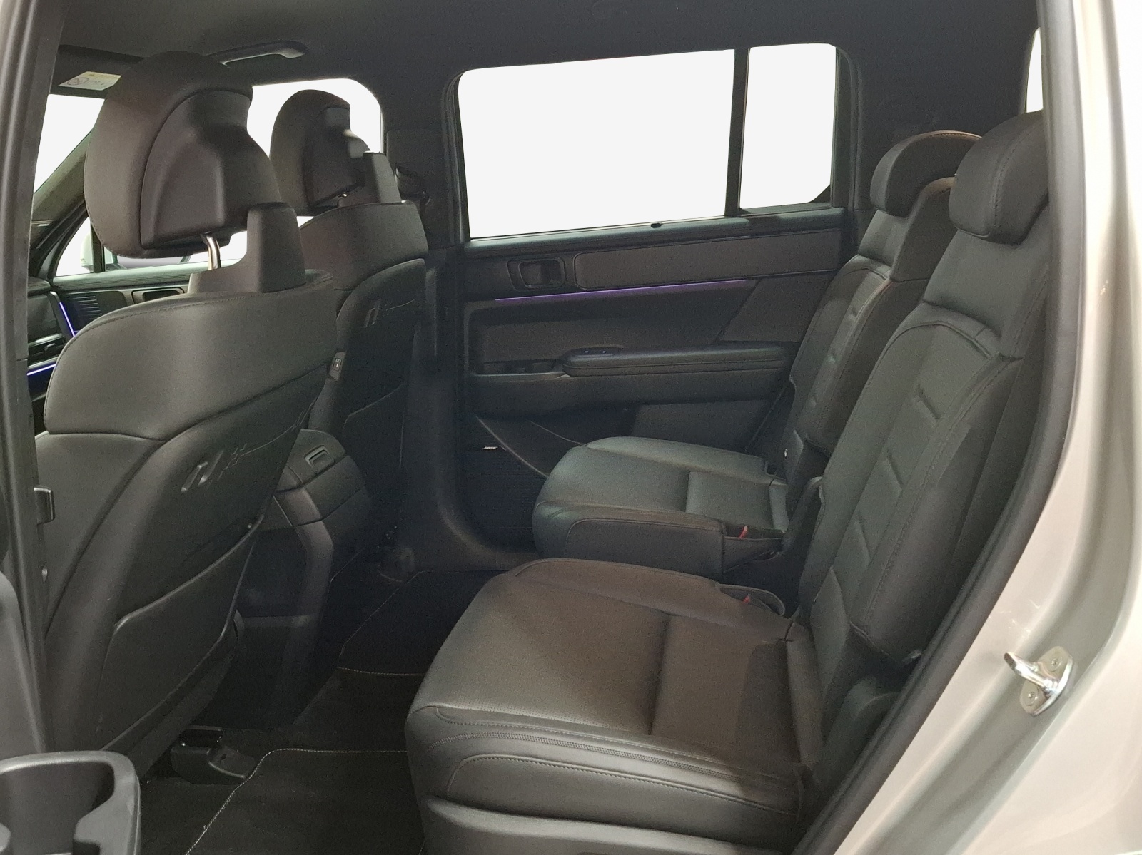 HYUNDAI Santa Fe 1.6 T-GDi HEV Swiss Edition 4WD Automatic-image-11
