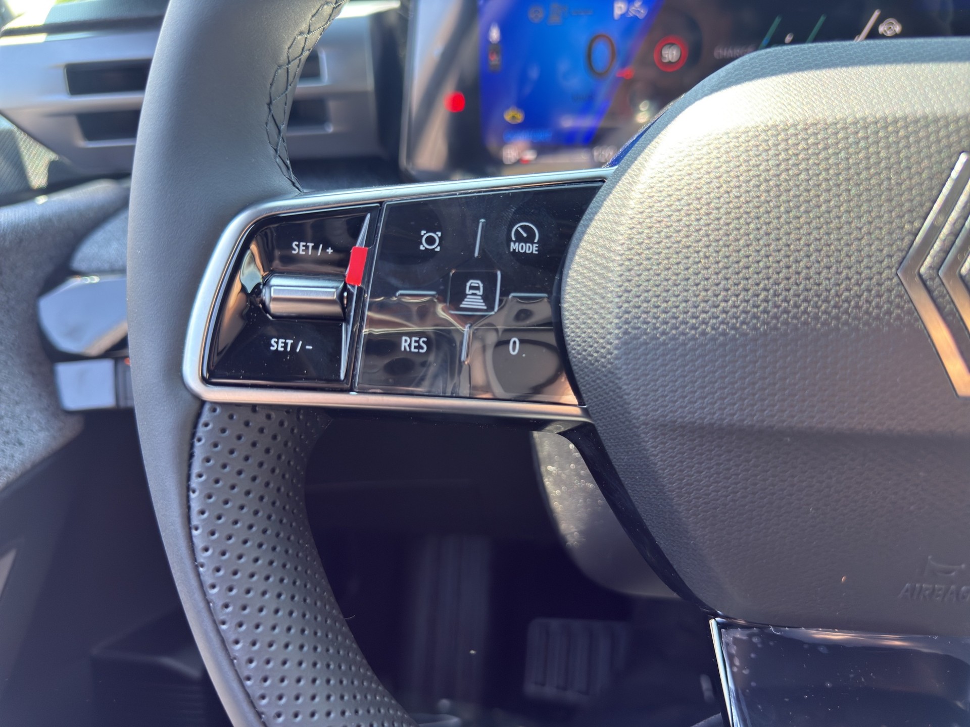 RENAULT Clio 1.8 E-Tech Techno-image-9