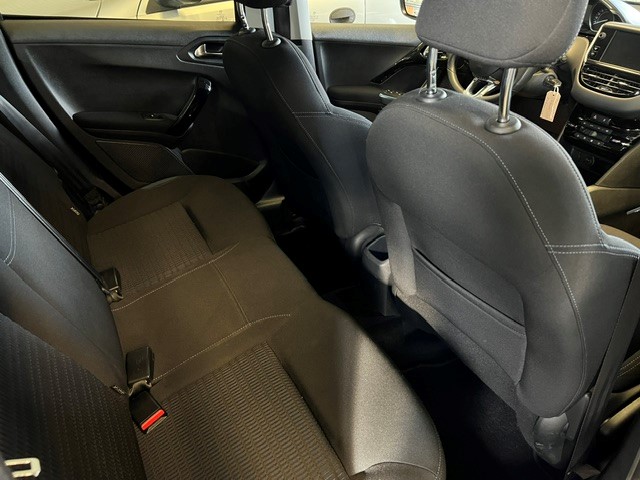PEUGEOT 208 1.6 VTI Allure-image-19