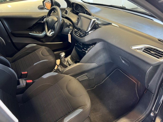 PEUGEOT 208 1.6 VTI Allure-image-17