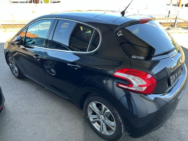 PEUGEOT 208 1.6 VTI Allure-image-6