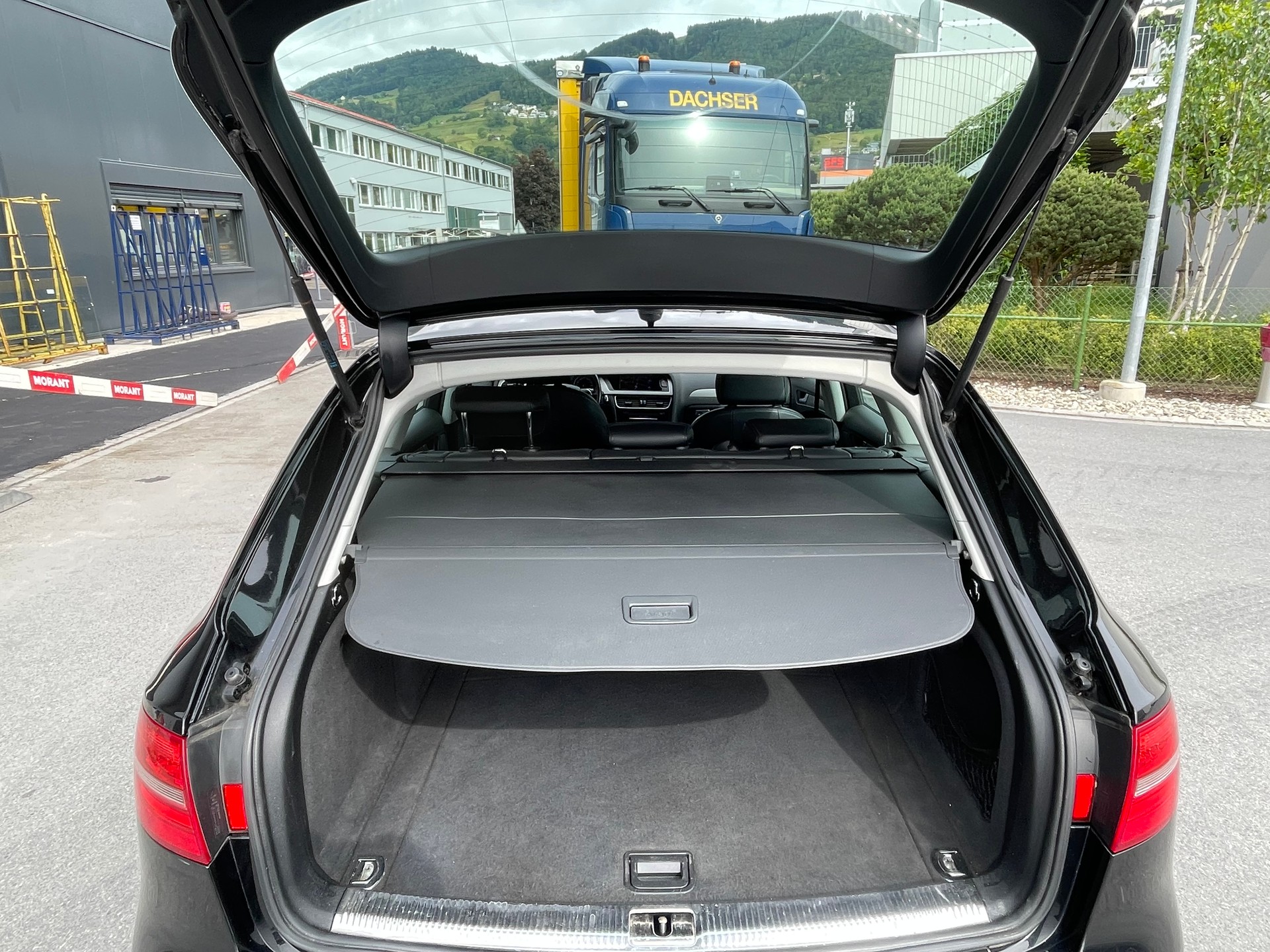AUDI A4 Avant 2.0 TDI quattro S-tronic-image-9