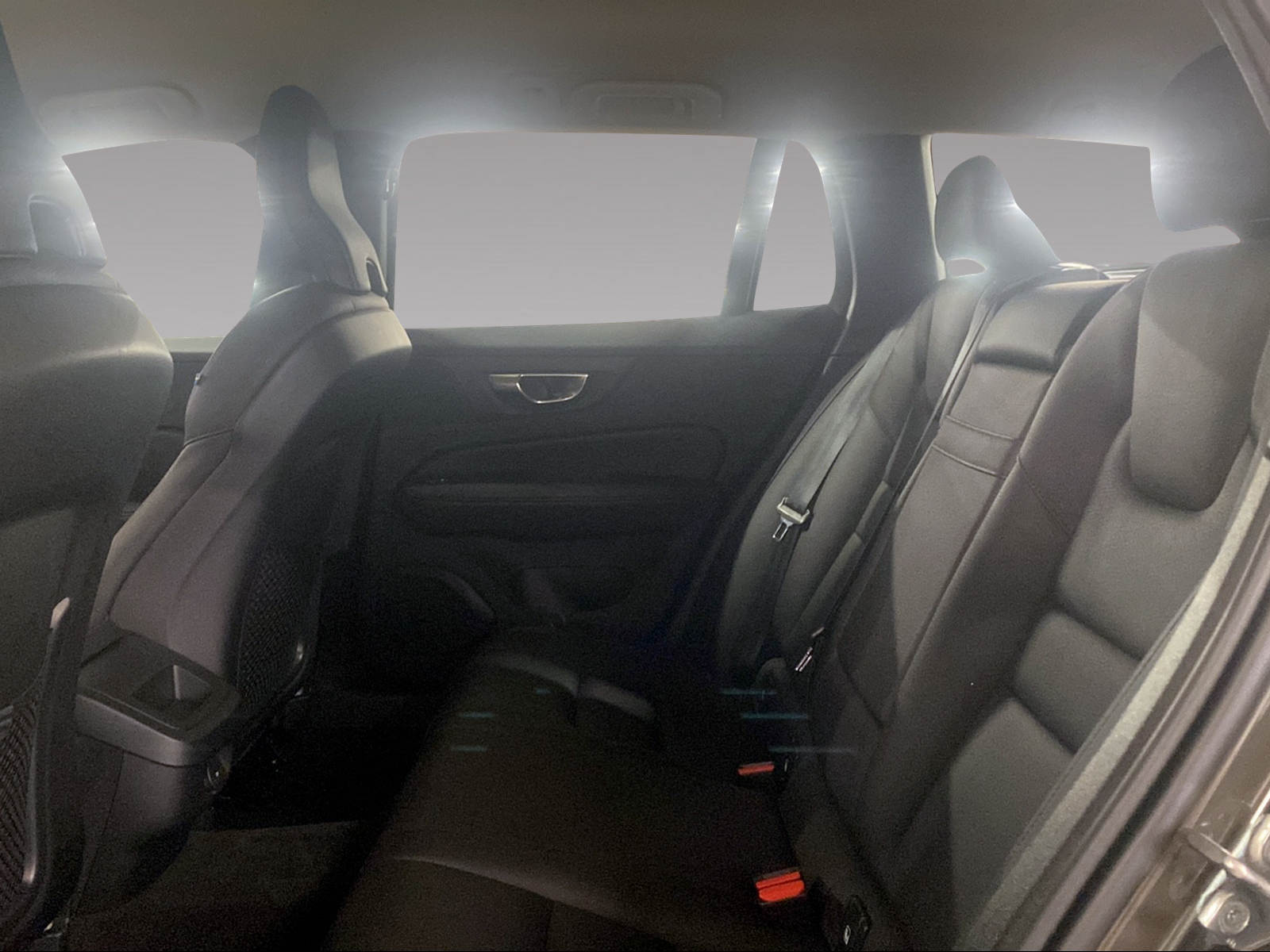 VOLVO V60 2.0 B4 Inscription-image-5