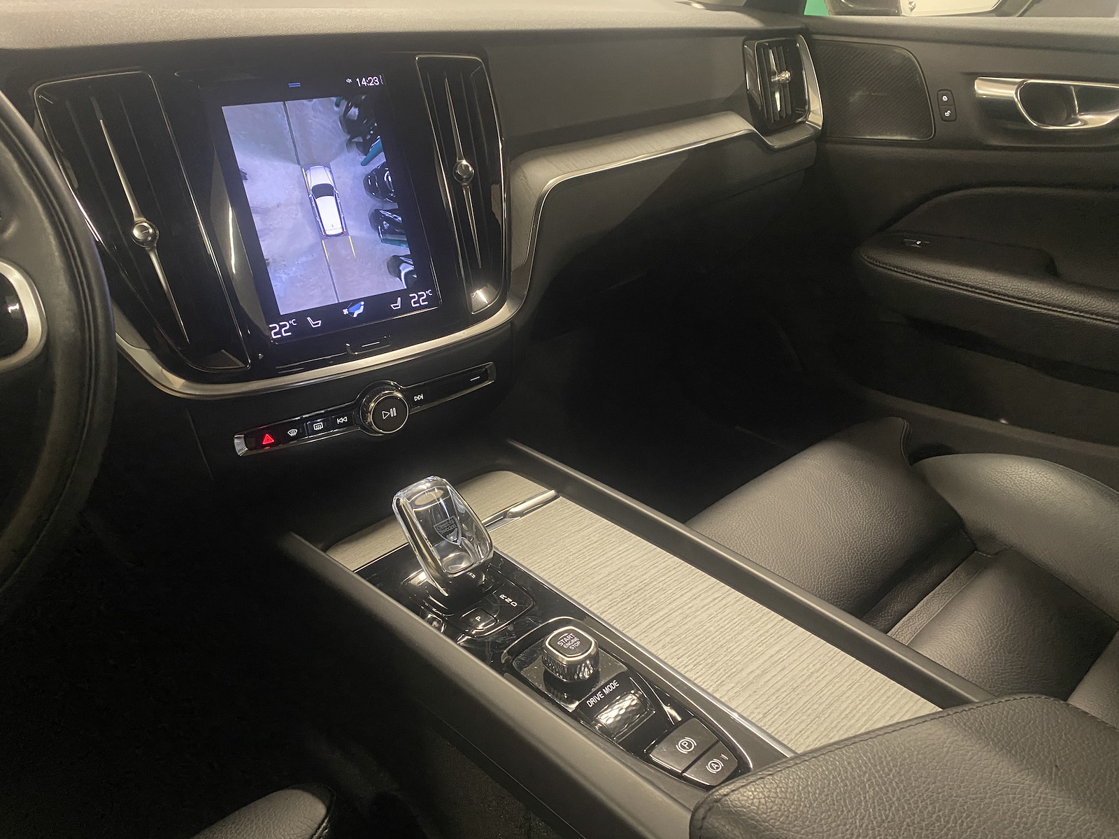 VOLVO V60 2.0 B4 Inscription-image-11