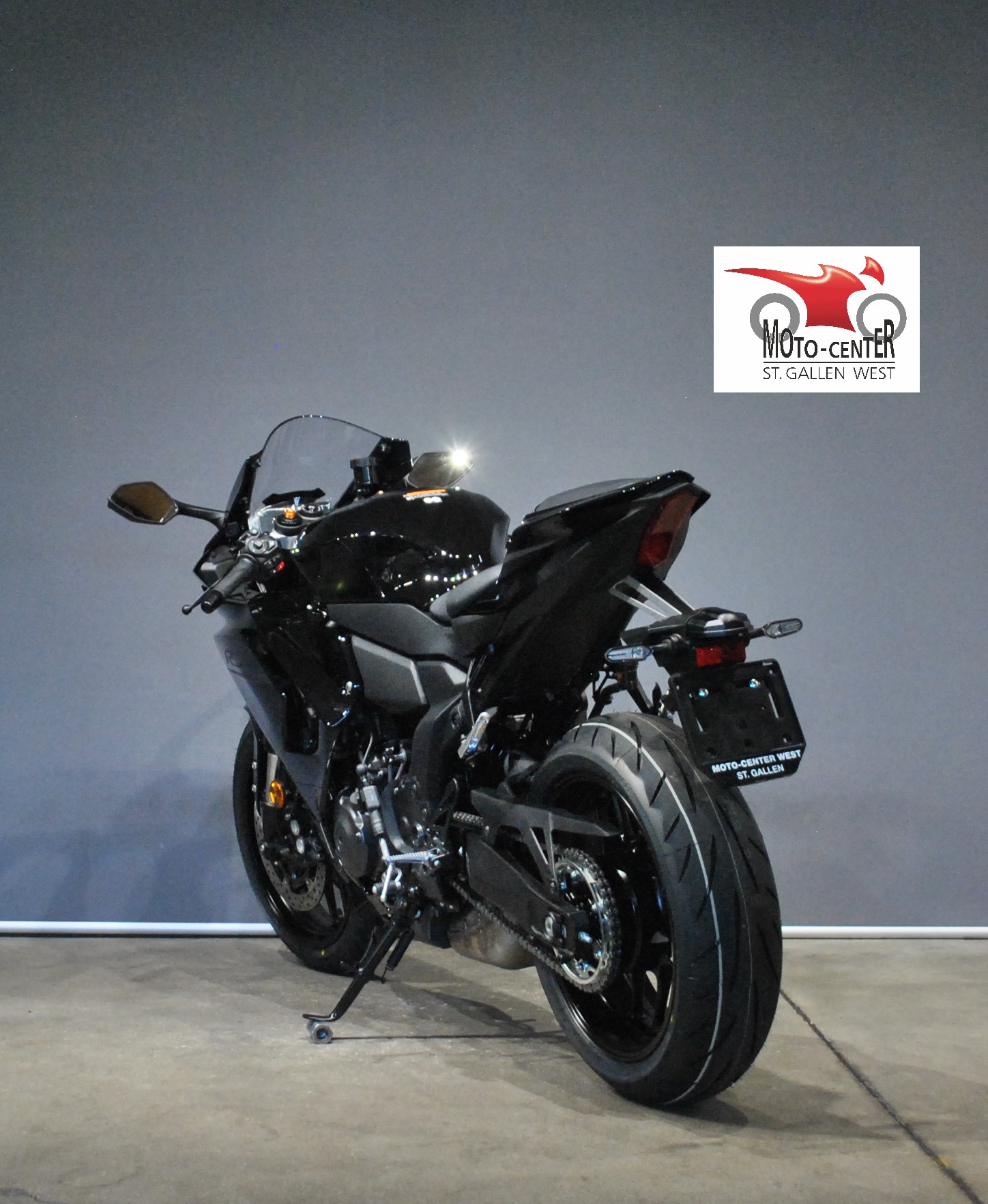 YAMAHA R7-showroom-element-3