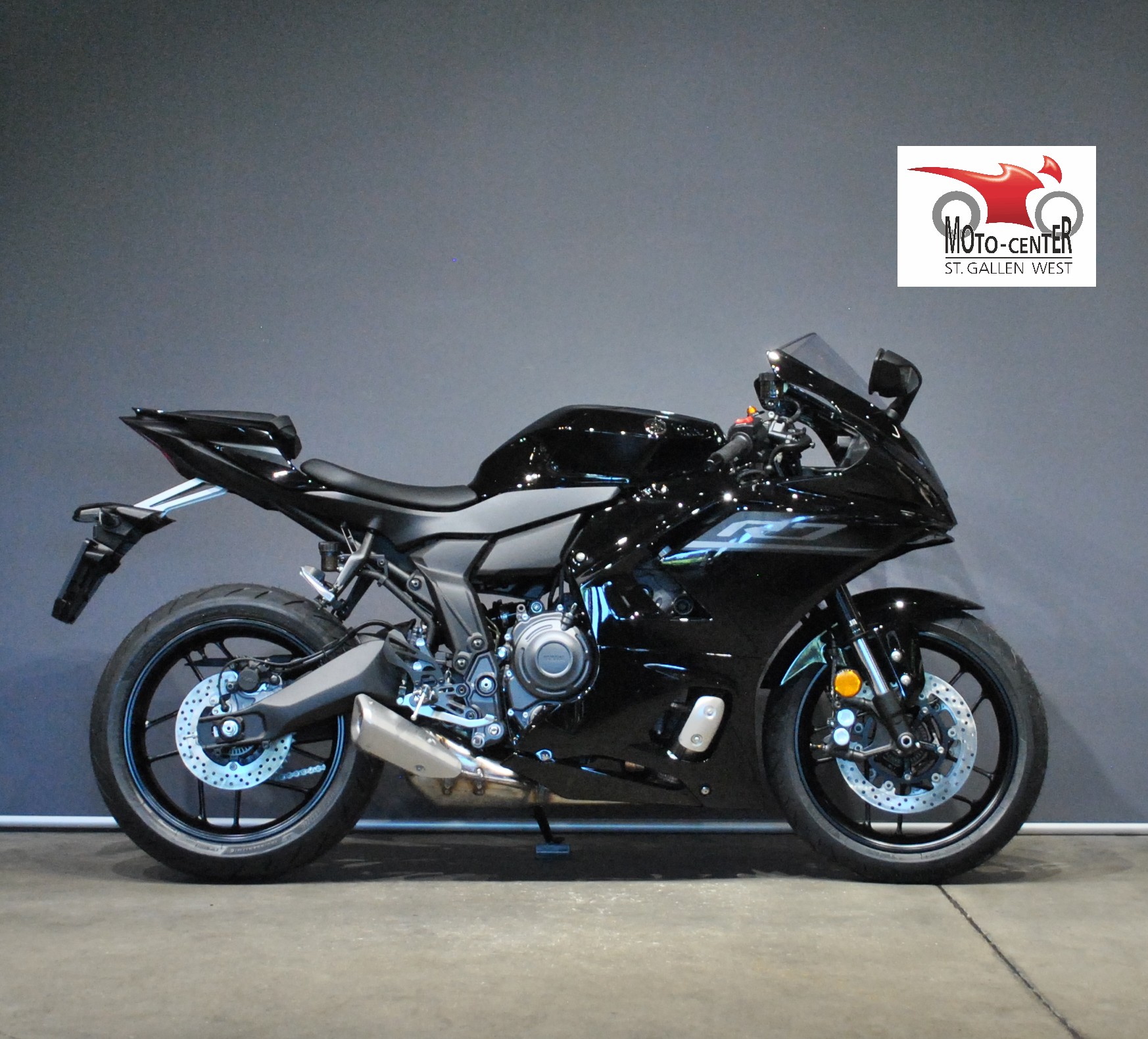 YAMAHA R7-showroom-element-1