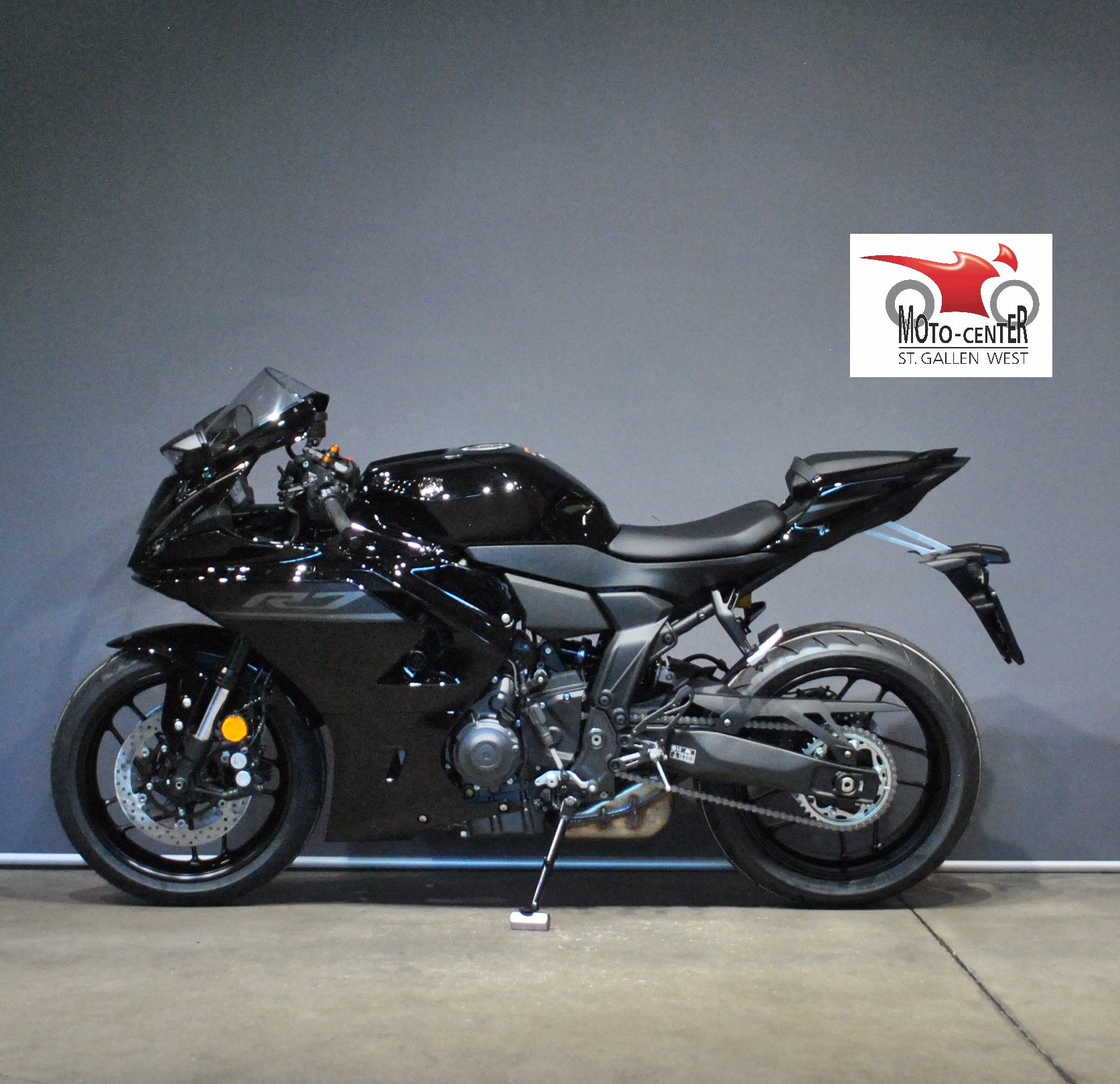 YAMAHA R7-showroom-element-2