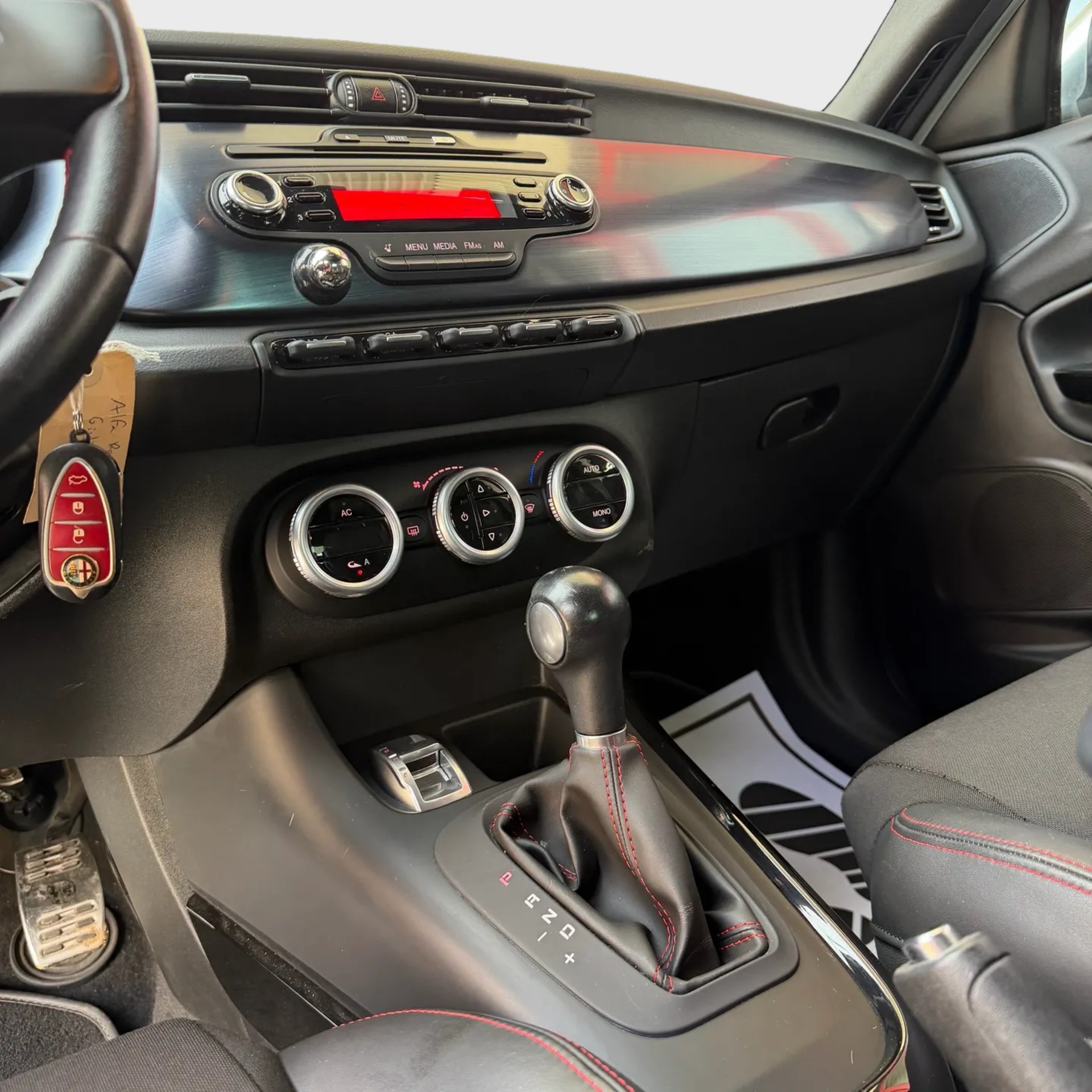 ALFA ROMEO Giulietta 2.0 JTDM Distinctive TCT-image-8