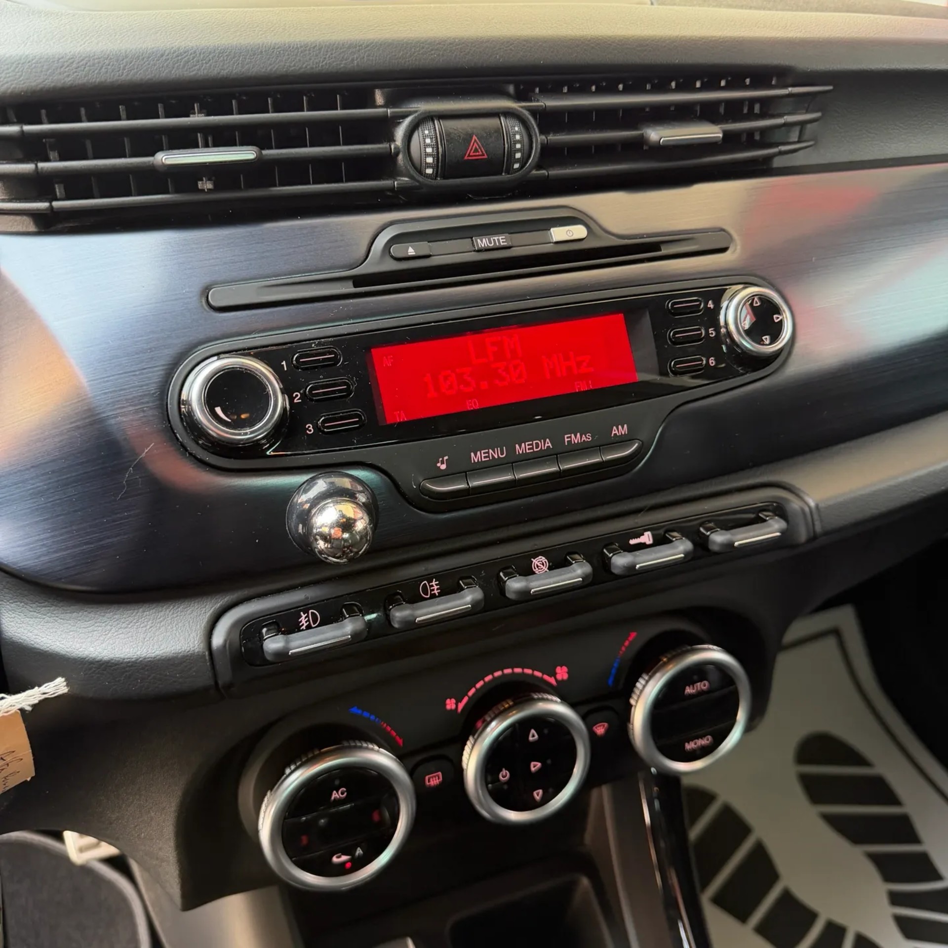 ALFA ROMEO Giulietta 2.0 JTDM Distinctive TCT-image-9