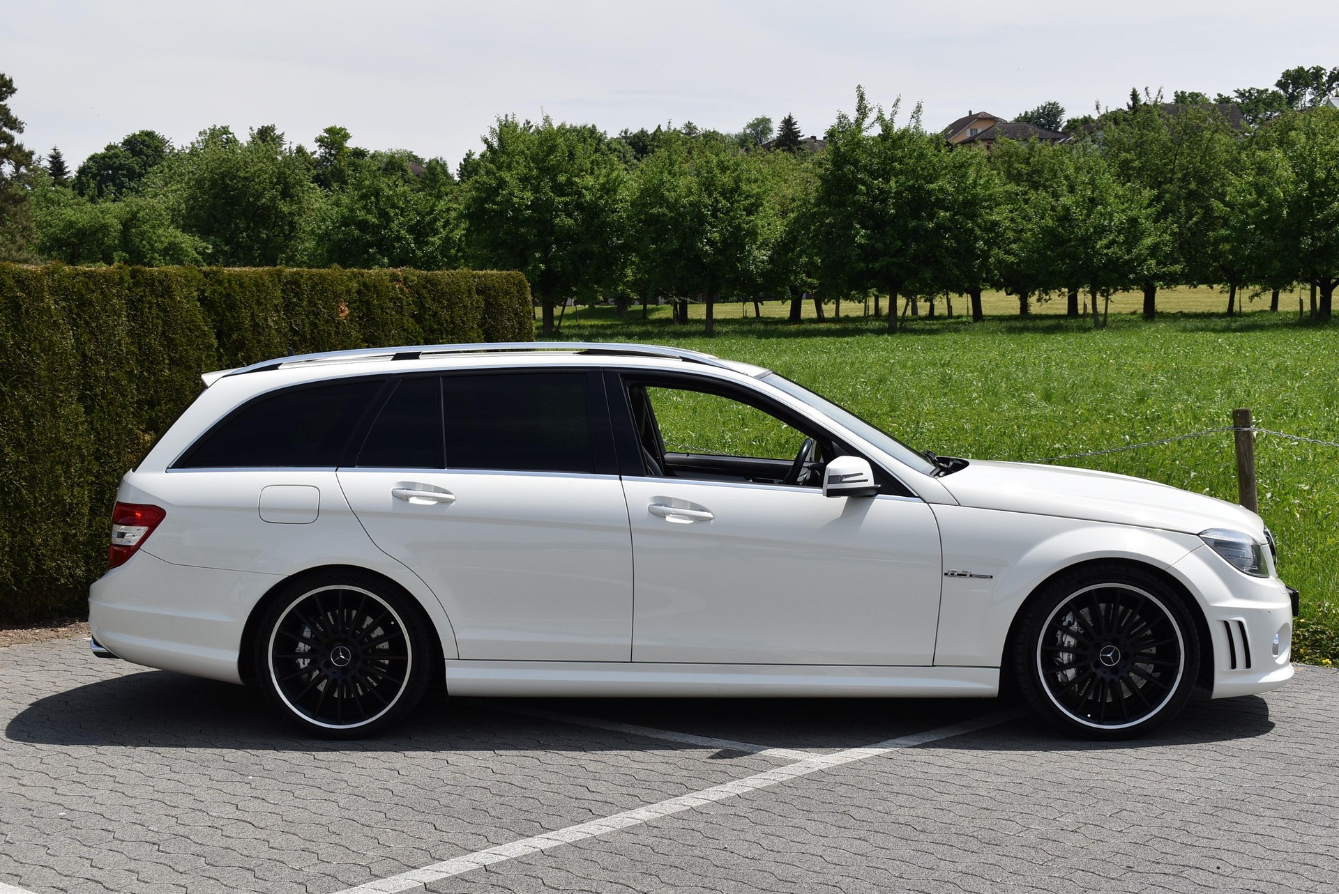 MERCEDES-BENZ C 63 V8 AMG Kombi-image-5