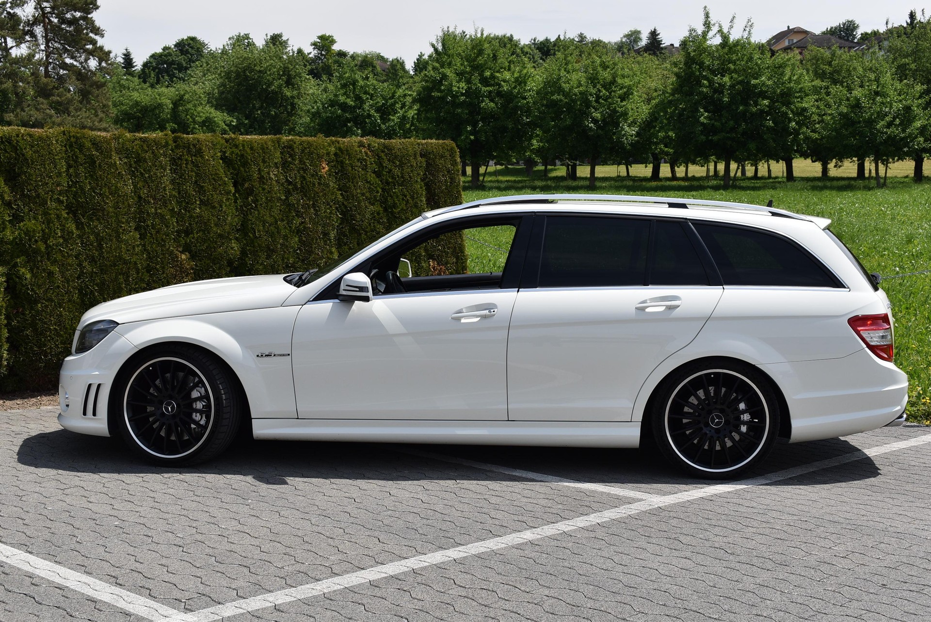 MERCEDES-BENZ C 63 V8 AMG Kombi-image-1