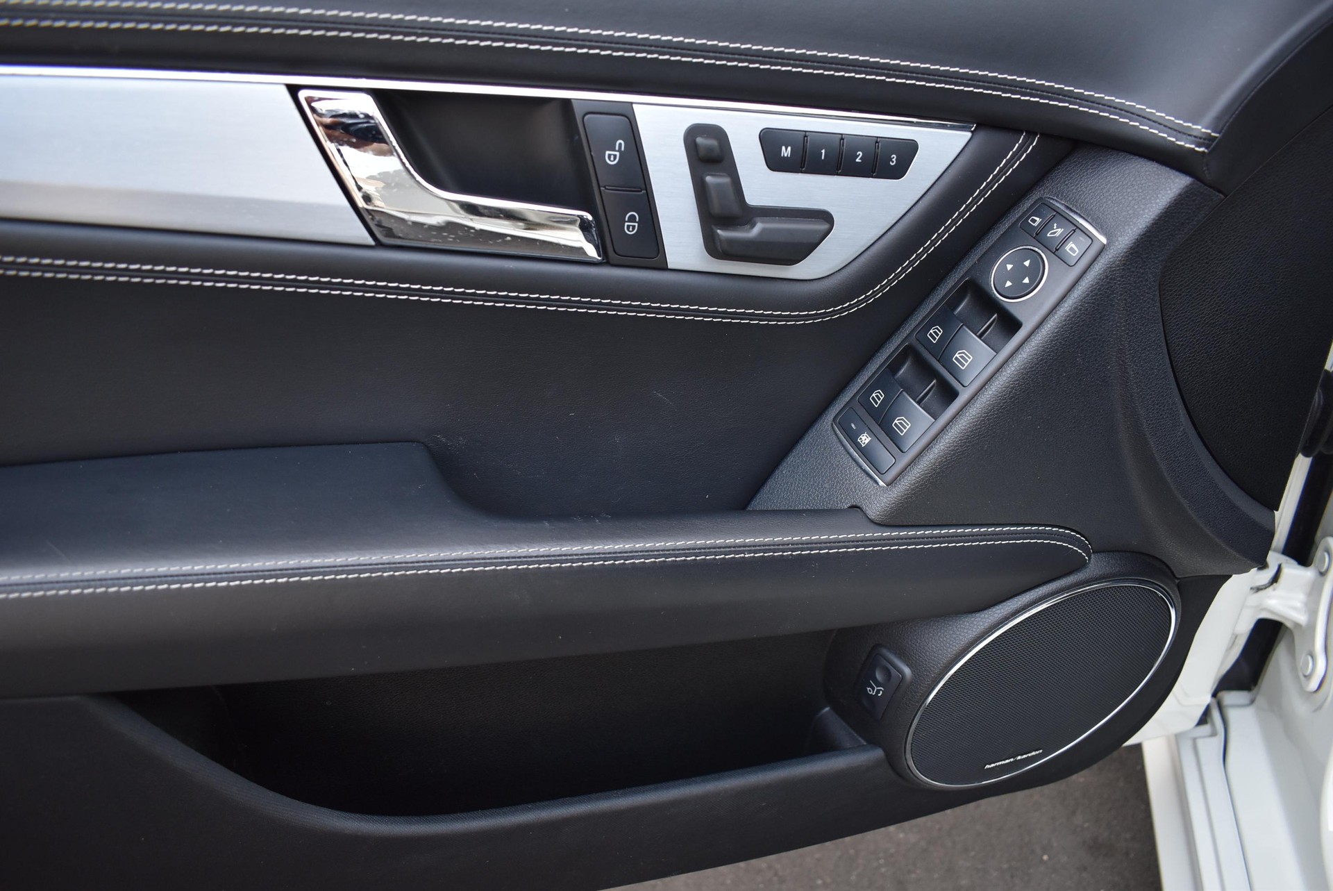 MERCEDES-BENZ C 63 V8 AMG Kombi-image-15