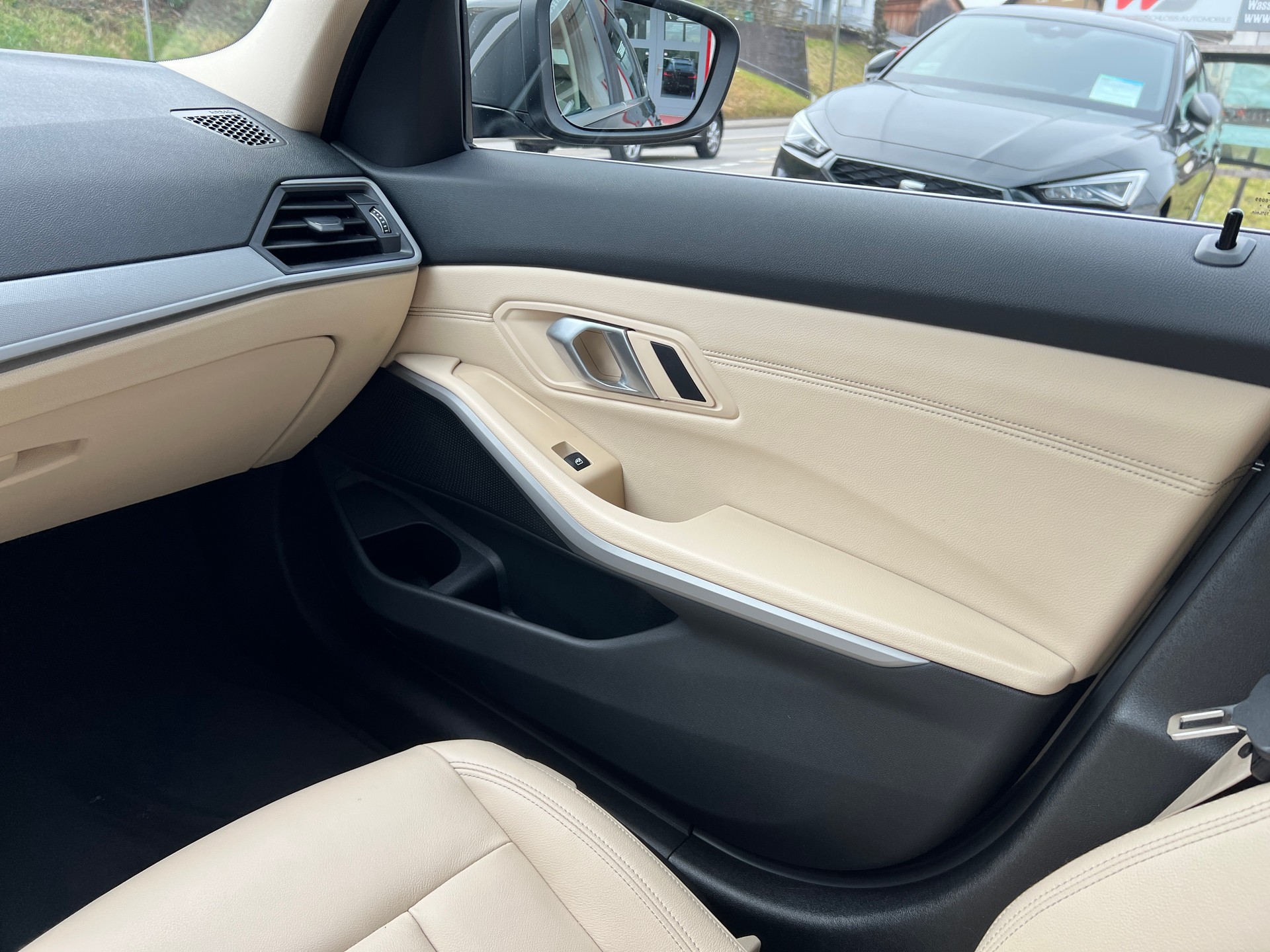 BMW BMW 320d xDrive 48V Touring Individual Steptronic-image-18