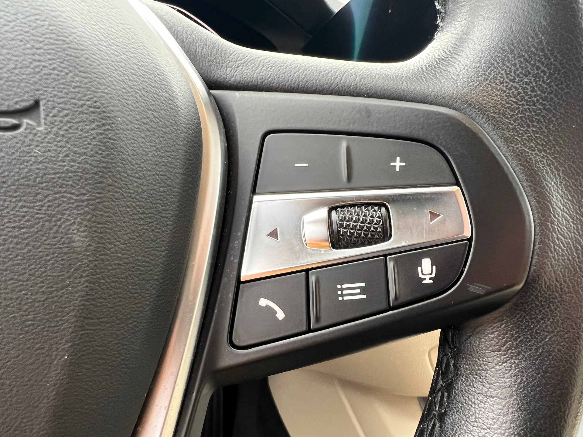 BMW BMW 320d xDrive 48V Touring Individual Steptronic-image-20