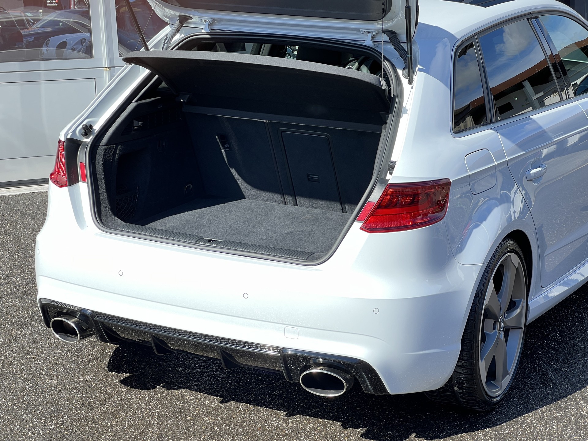AUDI RS3 2.5 TSI quattro S-tronic-image-8