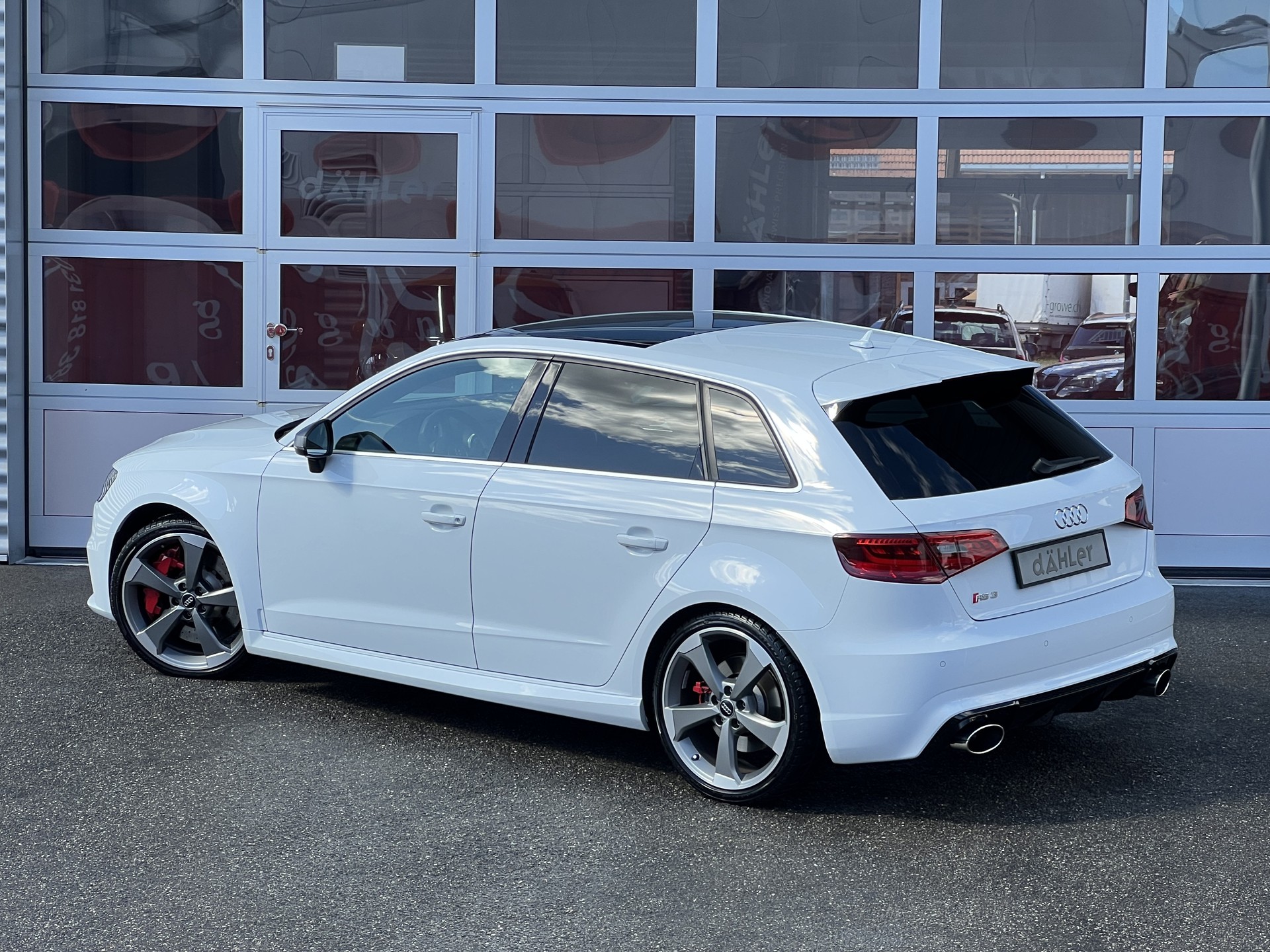 AUDI RS3 2.5 TSI quattro S-tronic-image-3