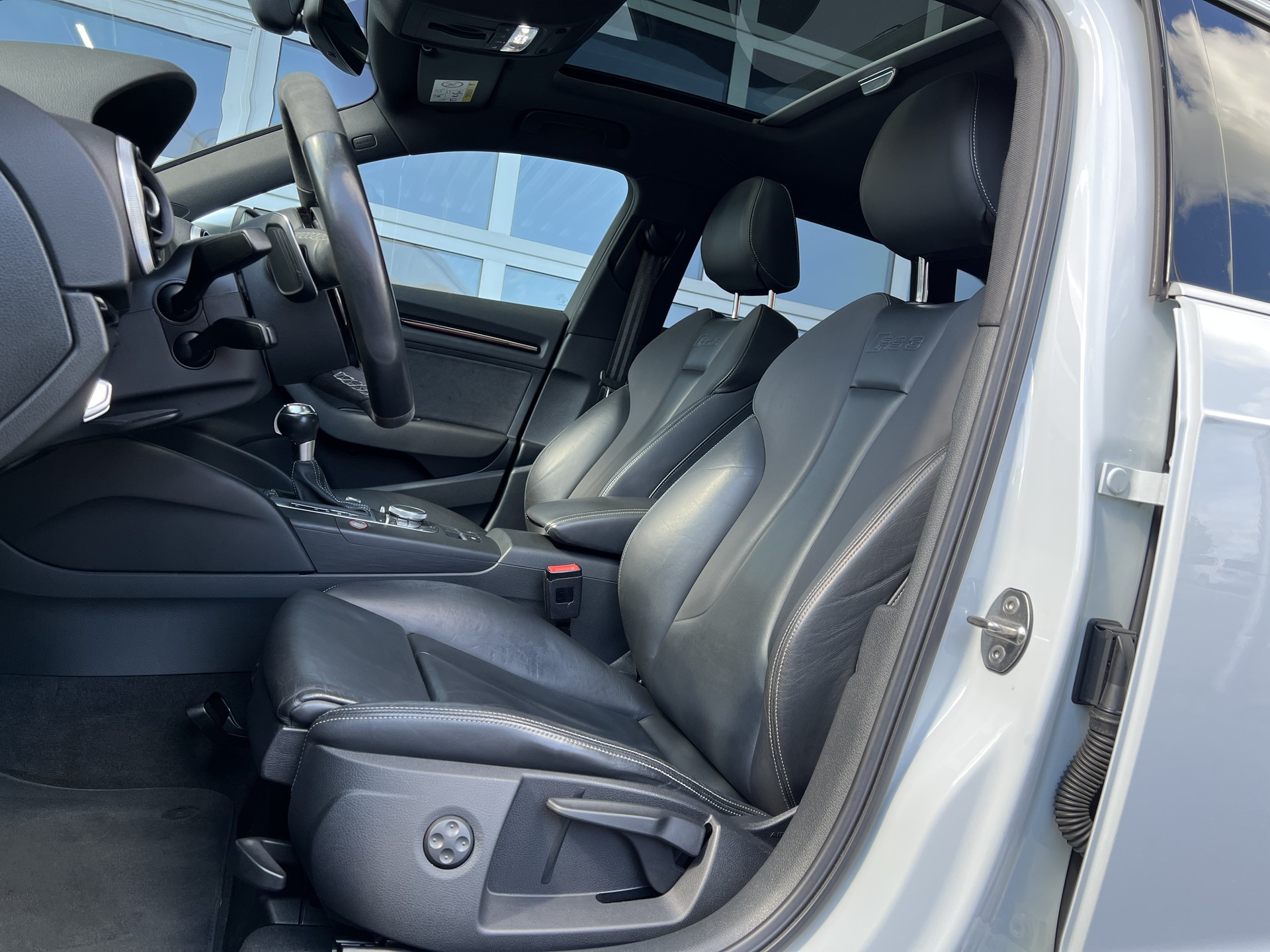 AUDI RS3 2.5 TSI quattro S-tronic-image-5