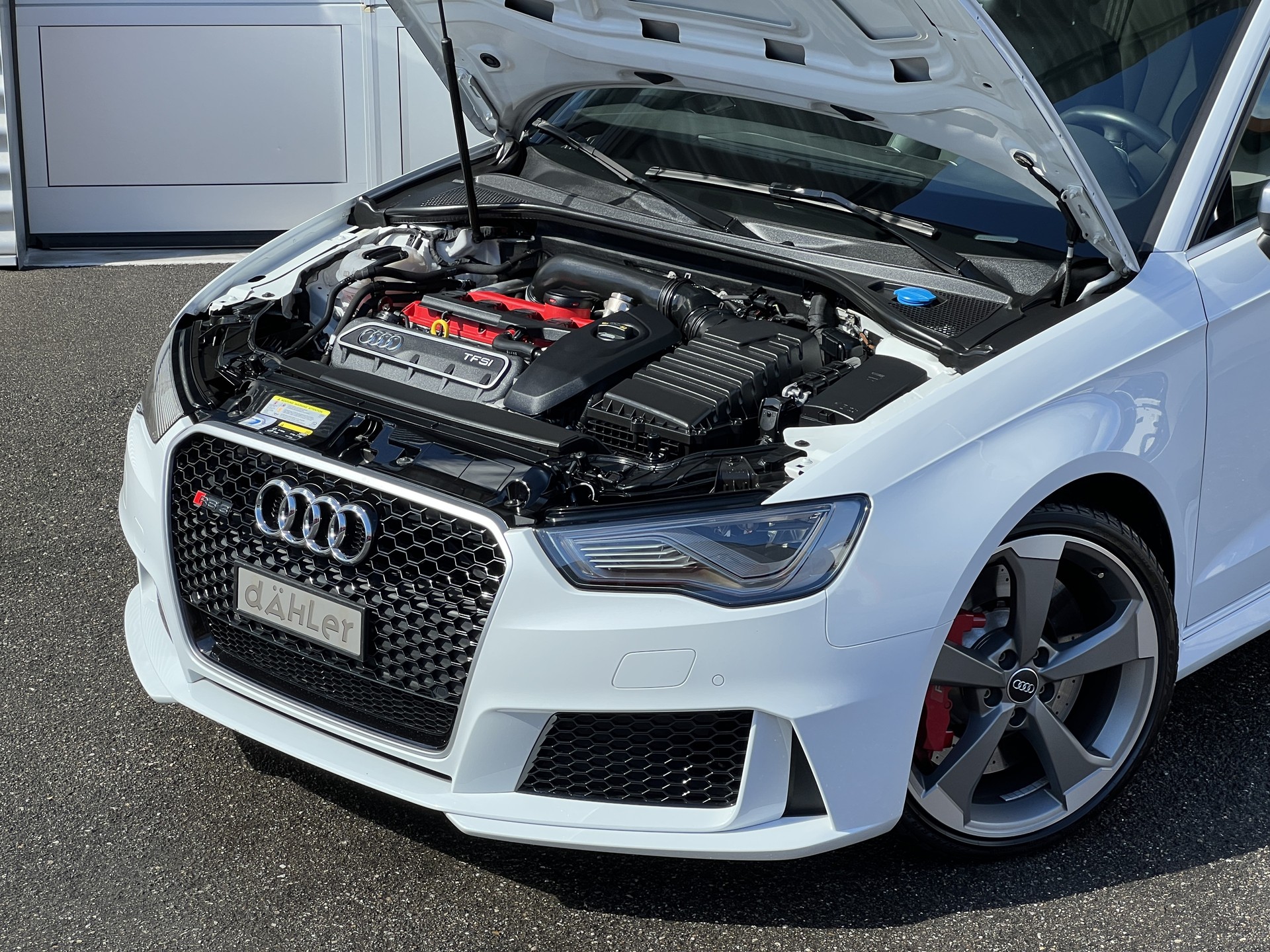 AUDI RS3 2.5 TSI quattro S-tronic-image-9