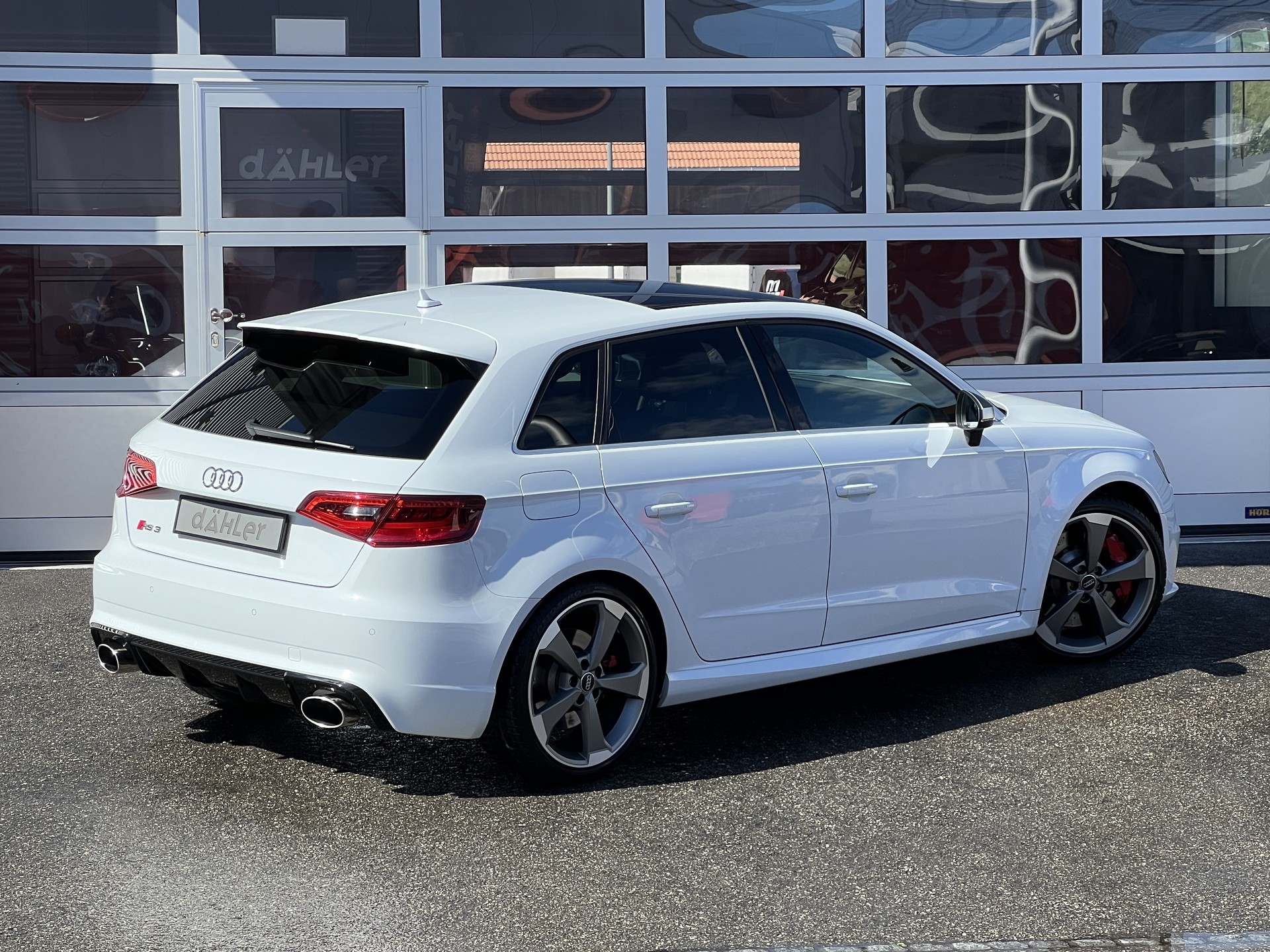 AUDI RS3 2.5 TSI quattro S-tronic-image-2