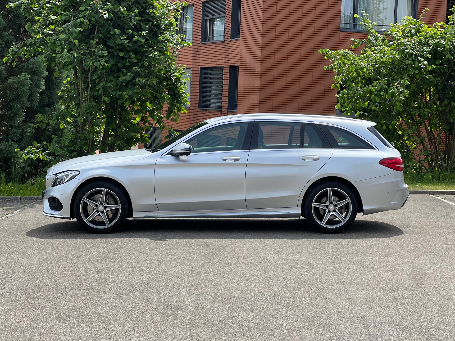 MERCEDES-BENZ C 250 BlueTEC AMG Line 4Matic 7G-Tronic-image-4