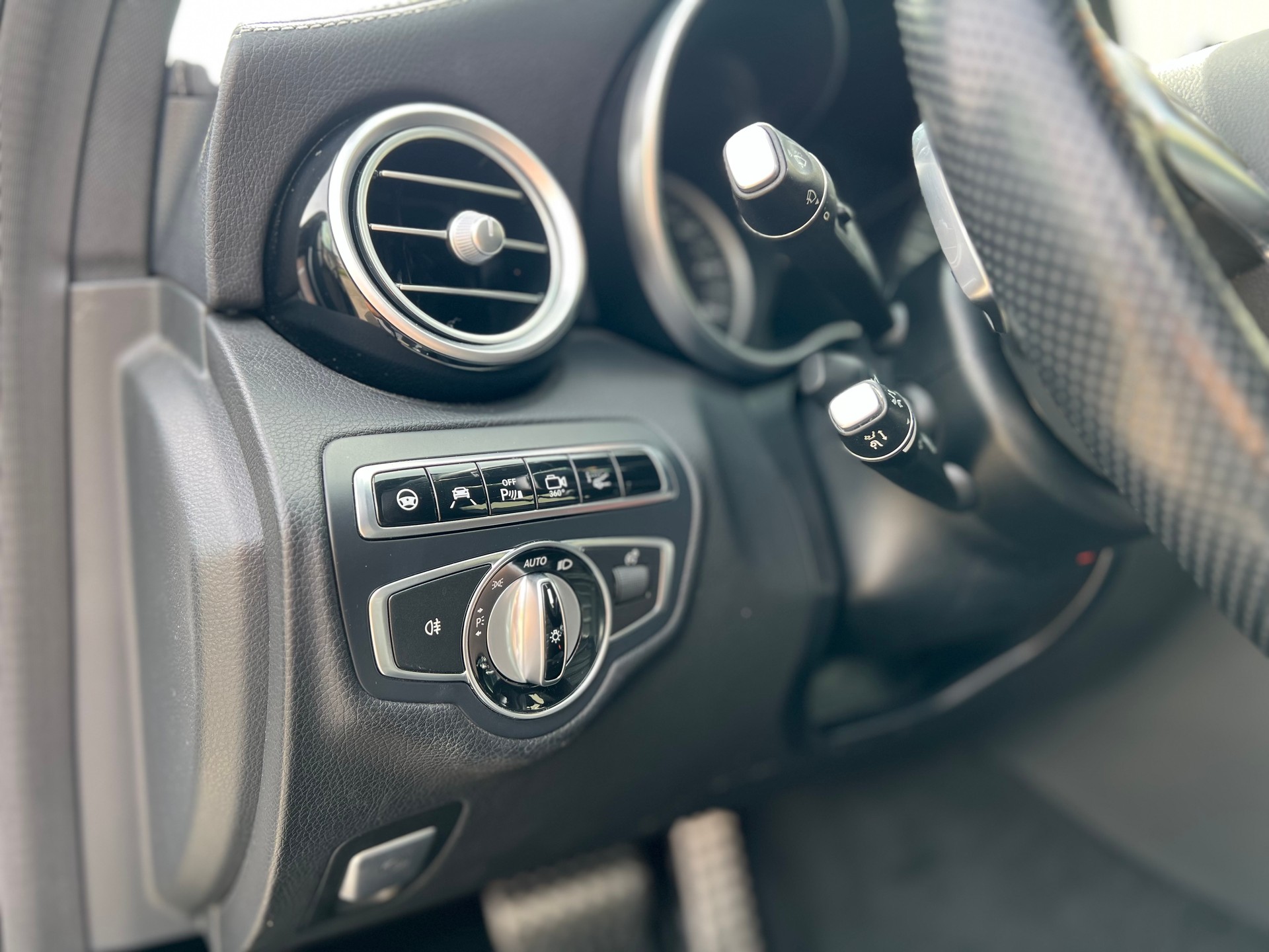 MERCEDES-BENZ C 250 BlueTEC AMG Line 4Matic 7G-Tronic-image-12