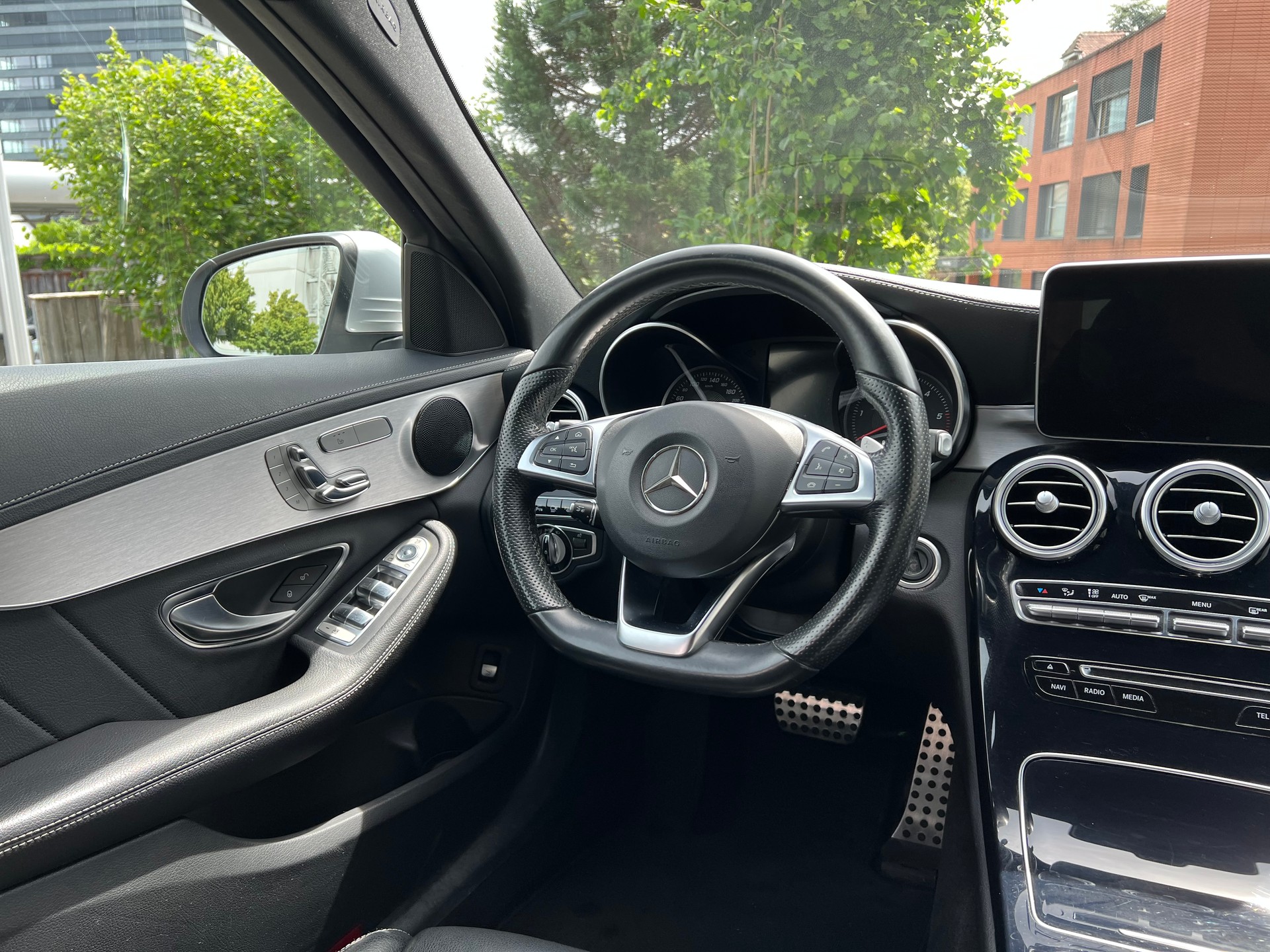 MERCEDES-BENZ C 250 BlueTEC AMG Line 4Matic 7G-Tronic-image-9