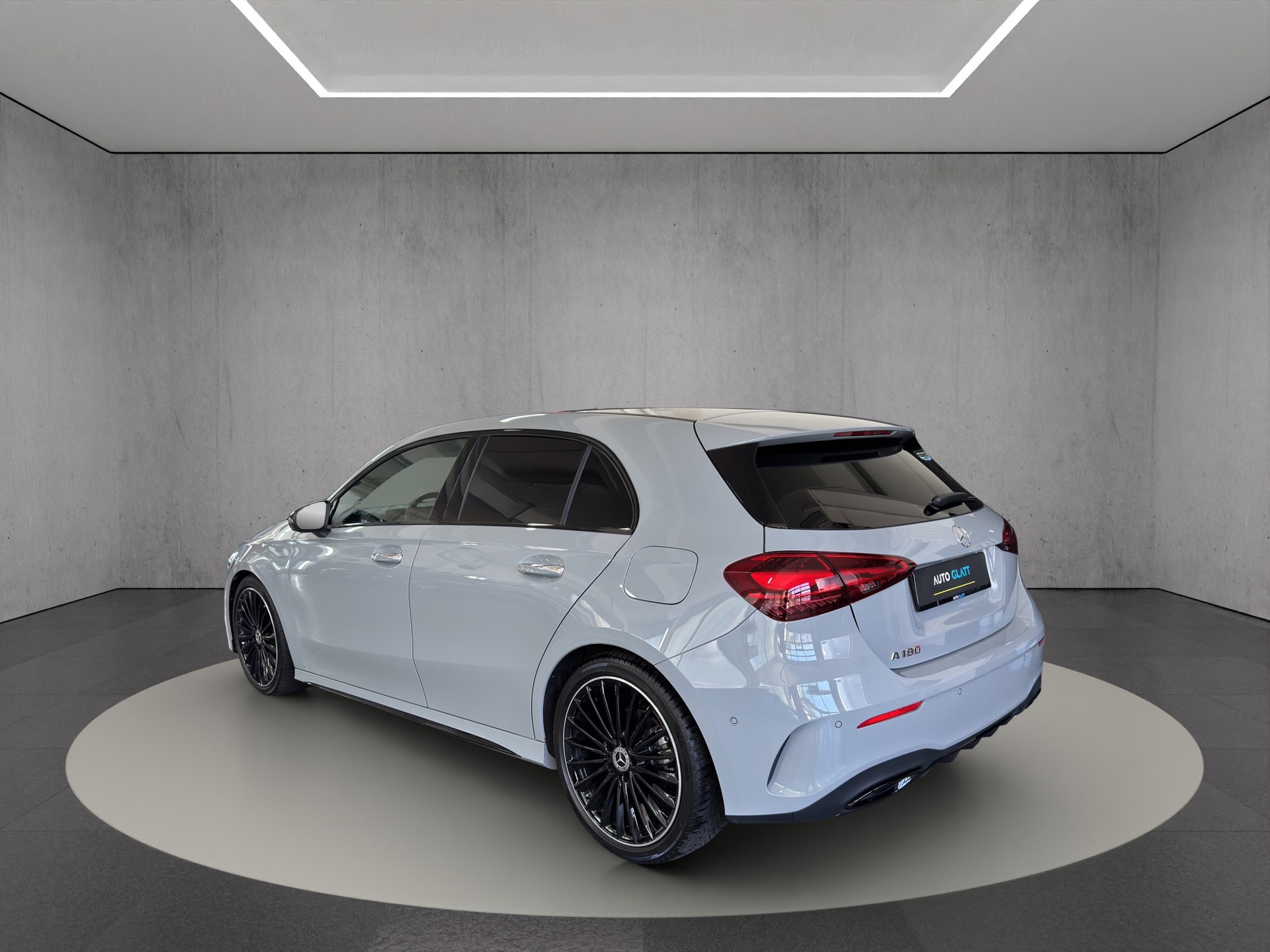 MERCEDES-BENZ A 180 Night Star 7G-DCT Special Edition Manufaktur Alpingrau "Pano-RF.-Kamera-19"Alu""-image-4