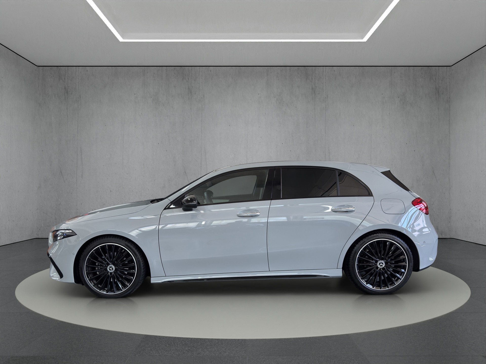 MERCEDES-BENZ A 180 Night Star 7G-DCT Special Edition Manufaktur Alpingrau "Pano-RF.-Kamera-19"Alu""-showroom-element-2