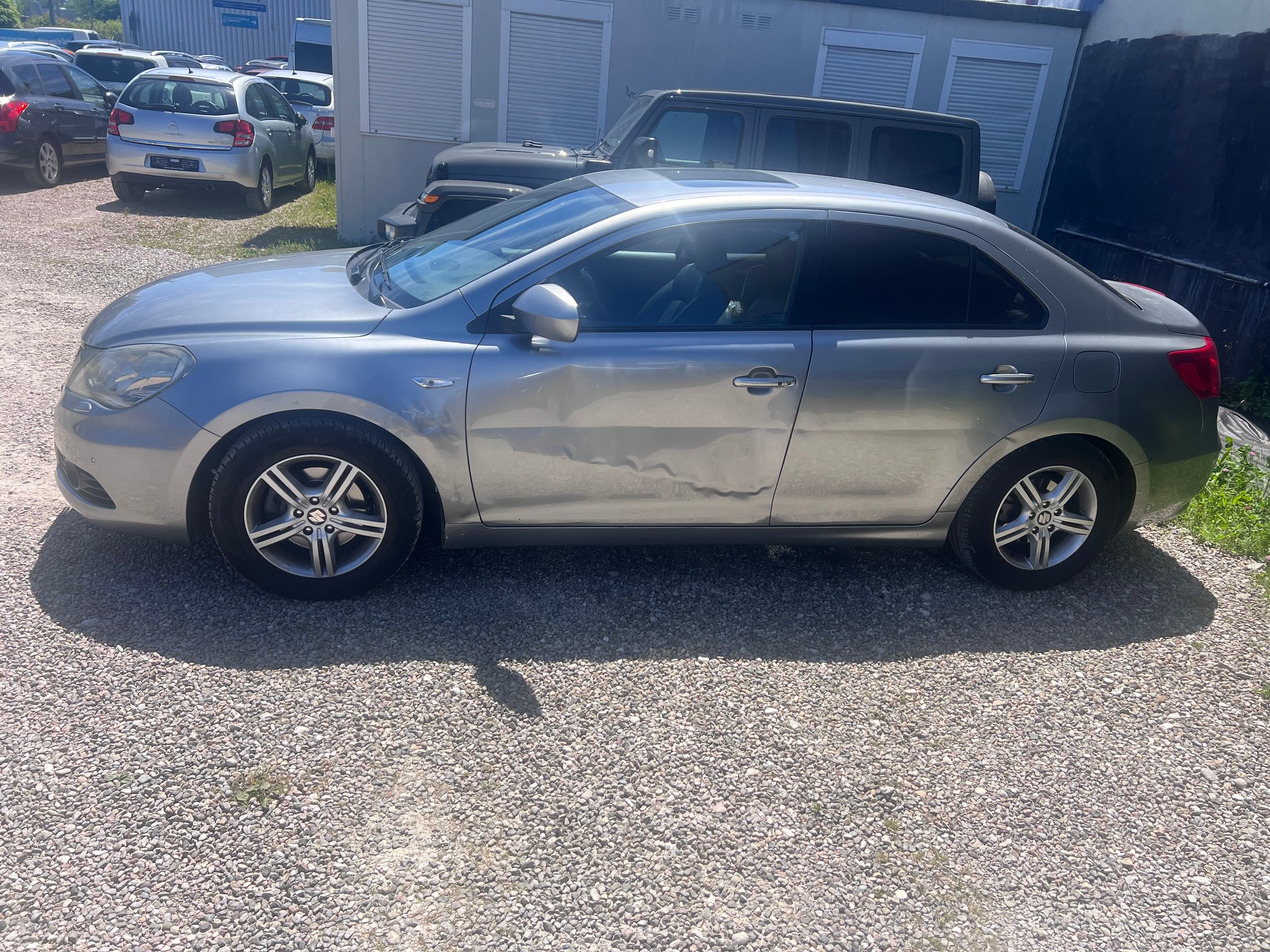 SUZUKI Kizashi 2.4 GL Top 4WD CVT-image-5