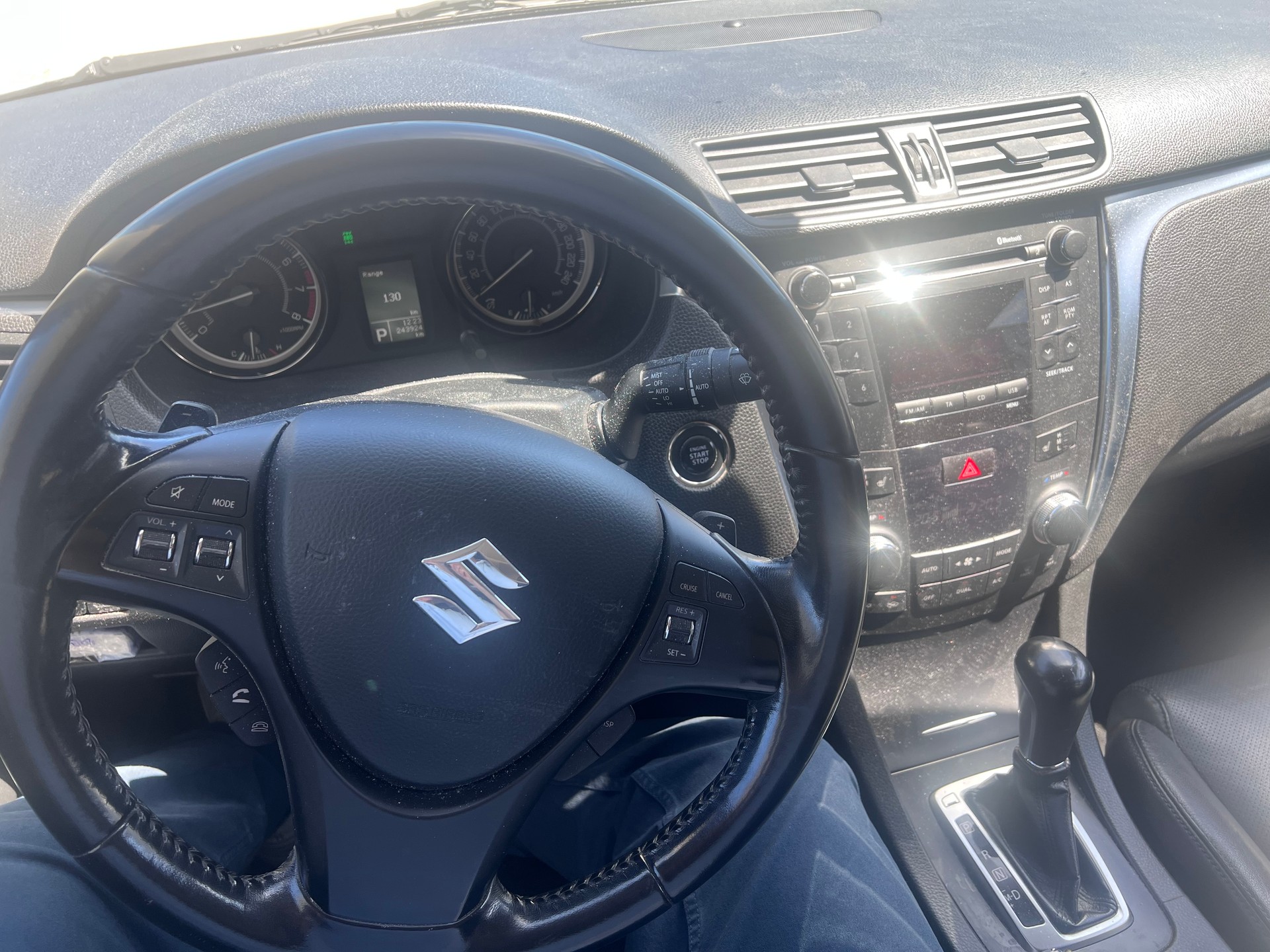 SUZUKI Kizashi 2.4 GL Top 4WD CVT-image-12