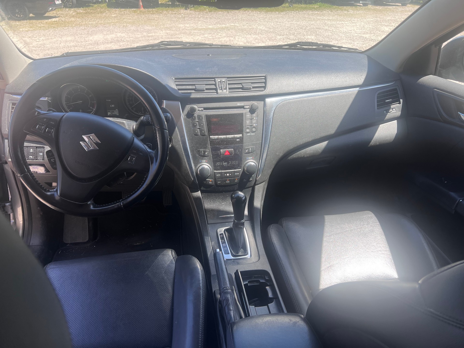 SUZUKI Kizashi 2.4 GL Top 4WD CVT-image-7