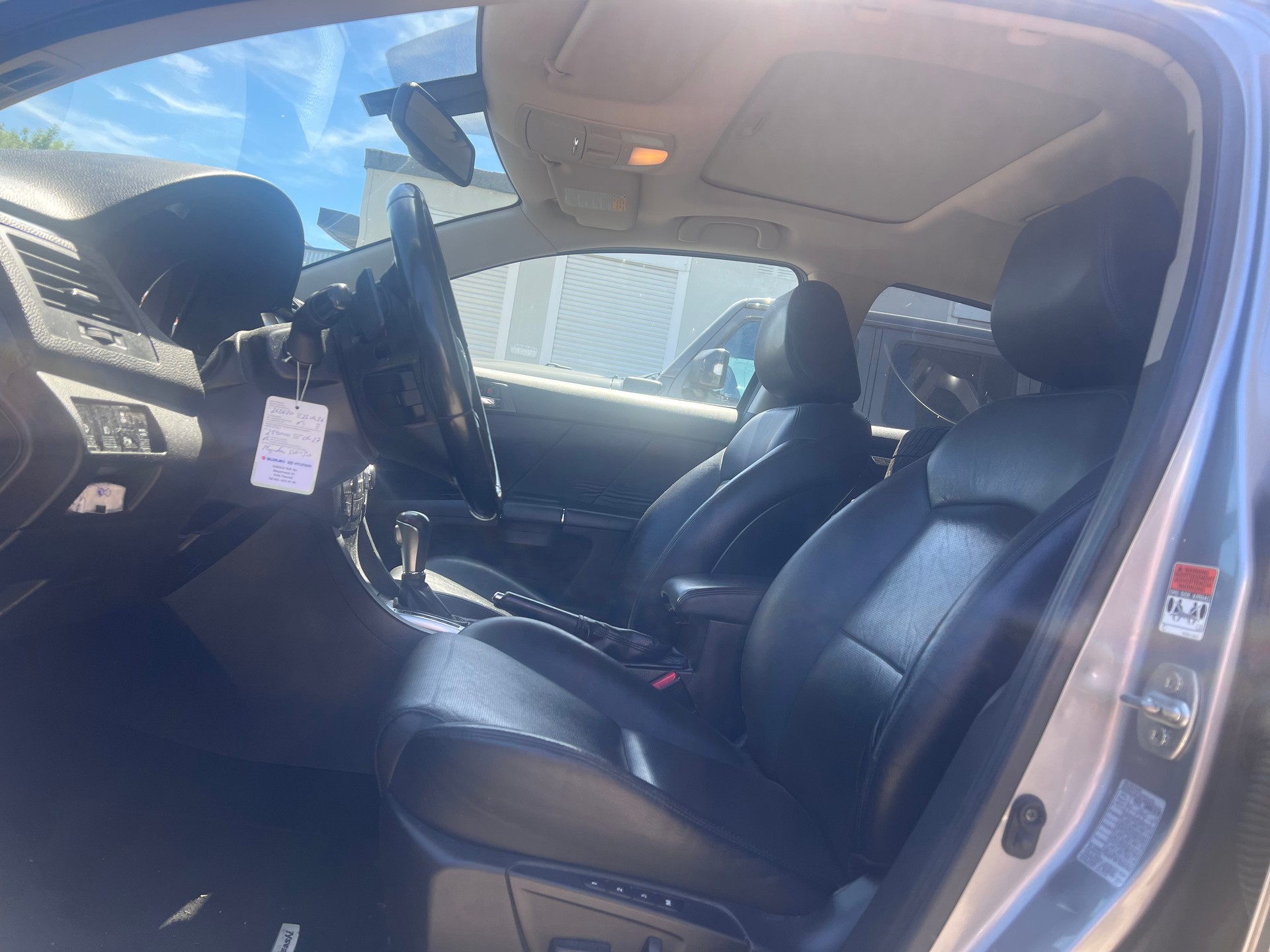 SUZUKI Kizashi 2.4 GL Top 4WD CVT-image-8