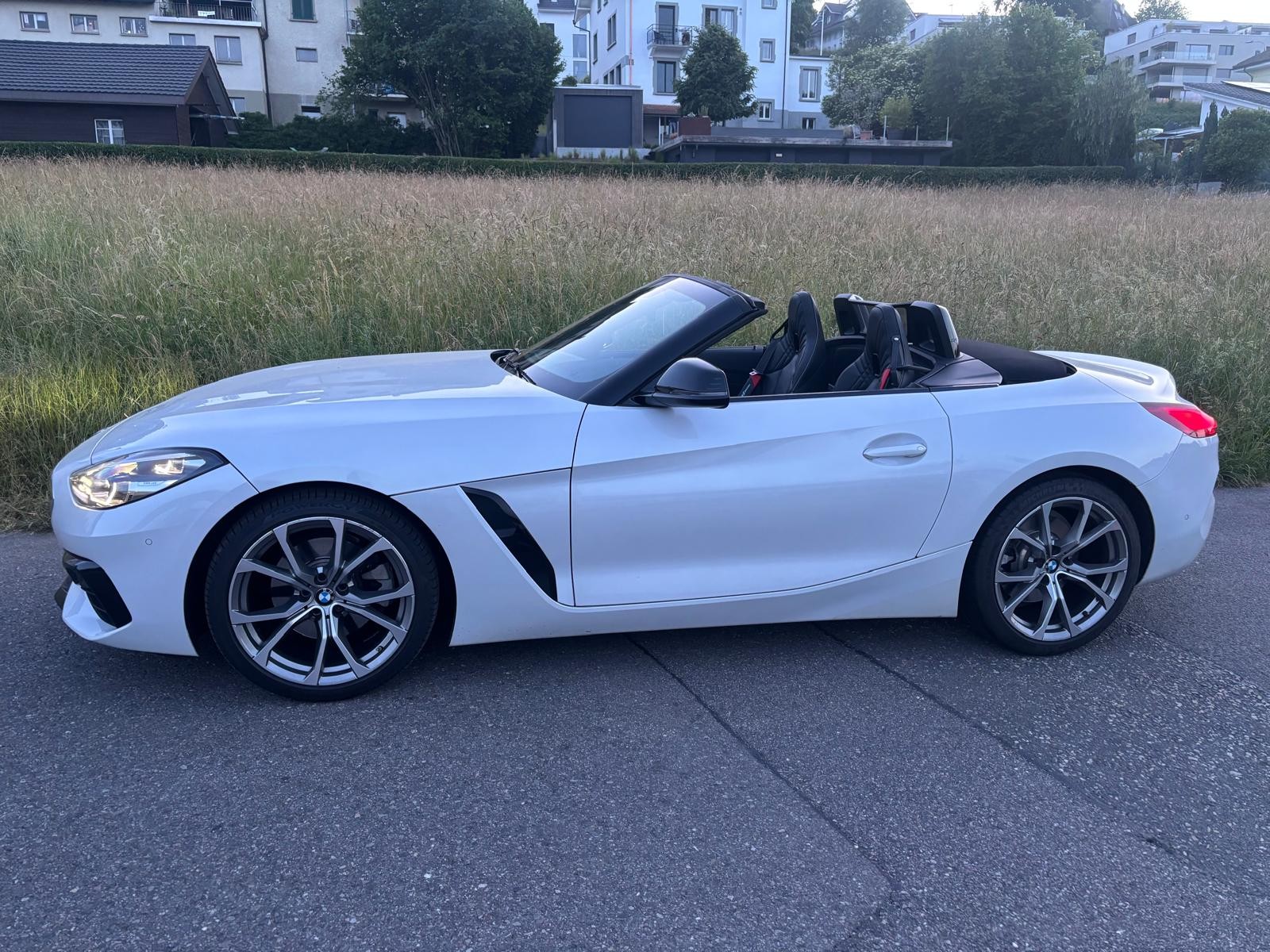 BMW 20i sDrive-image-1