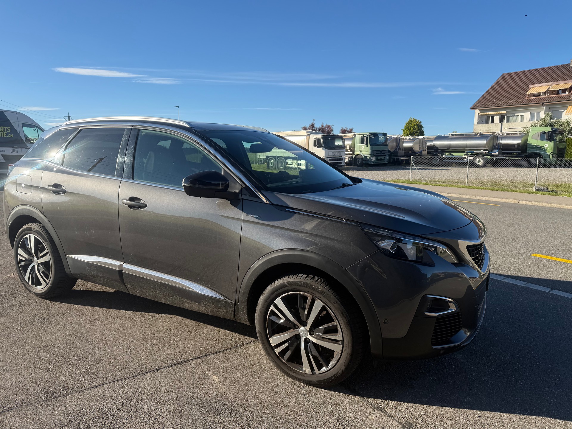 PEUGEOT 1.2 GT line-image-1