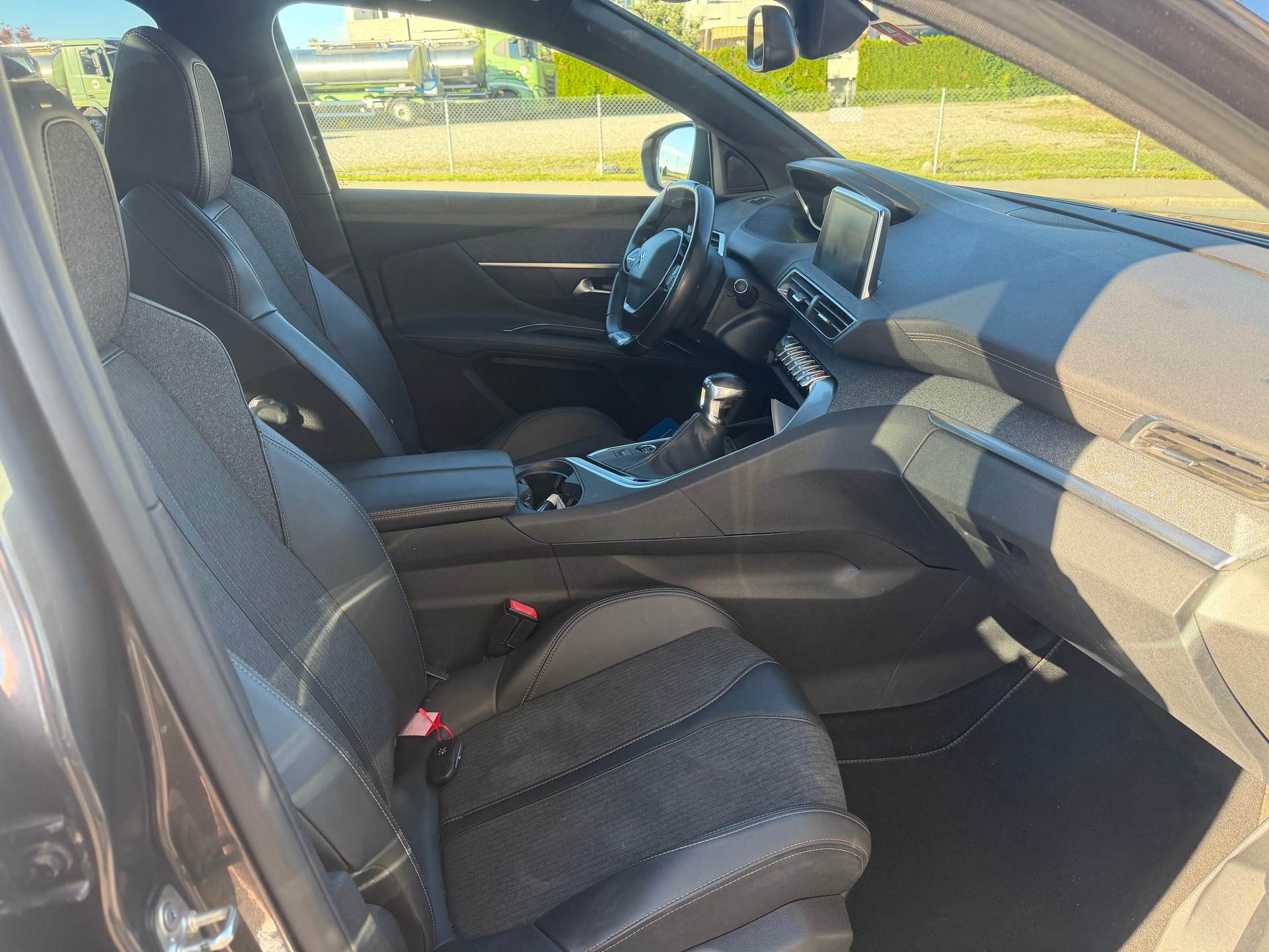 PEUGEOT 1.2 GT line-image-6
