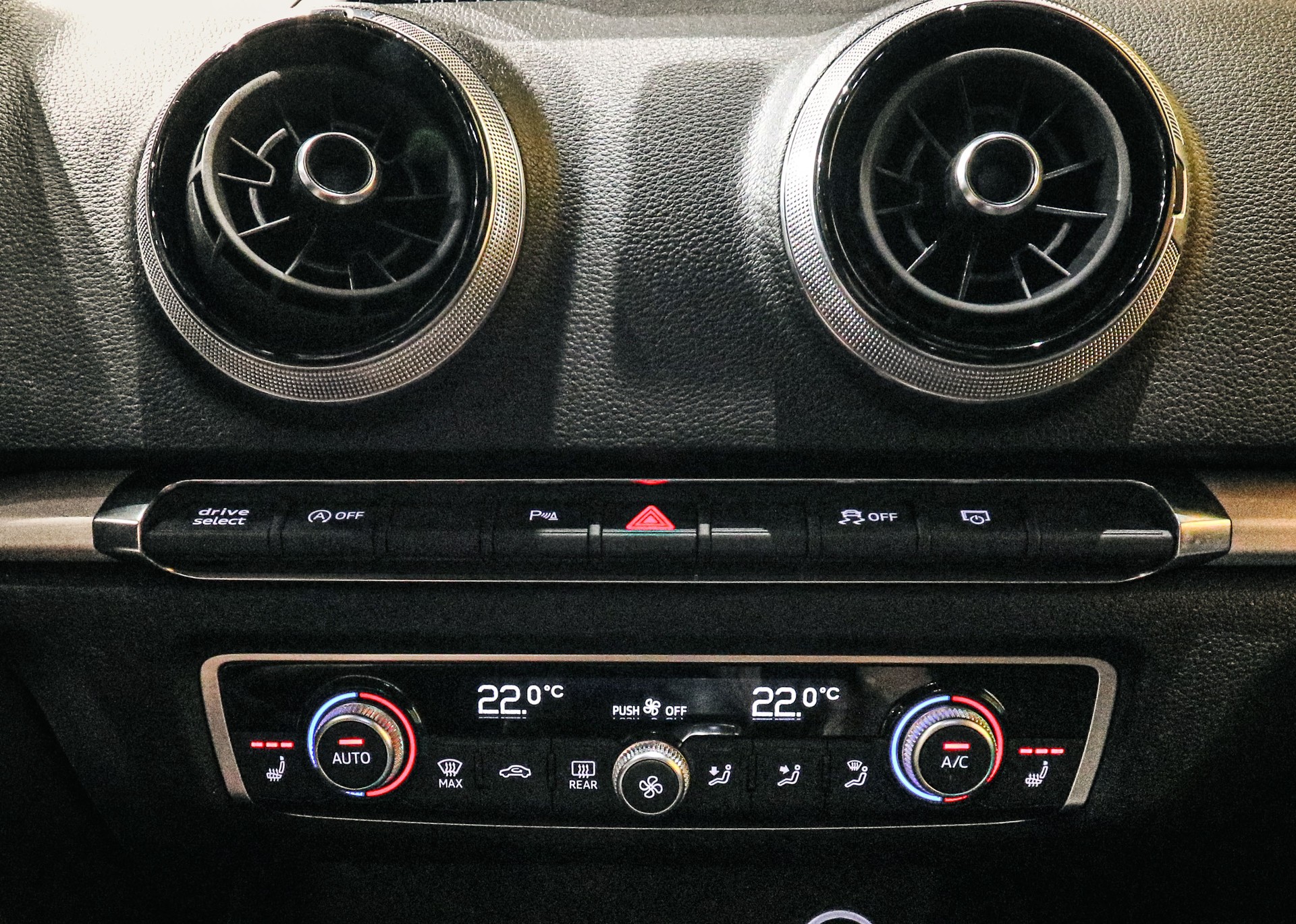 AUDI S3 Sportback 2.0 TFSI quattro S-tronic-image-16