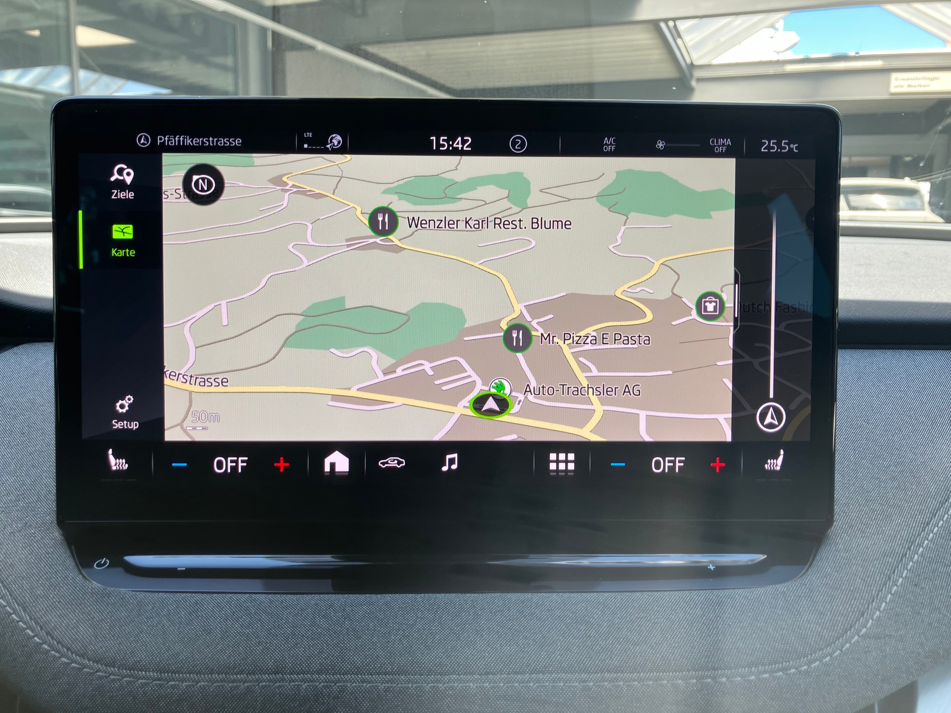 SKODA Enyaq iV 80-image-9