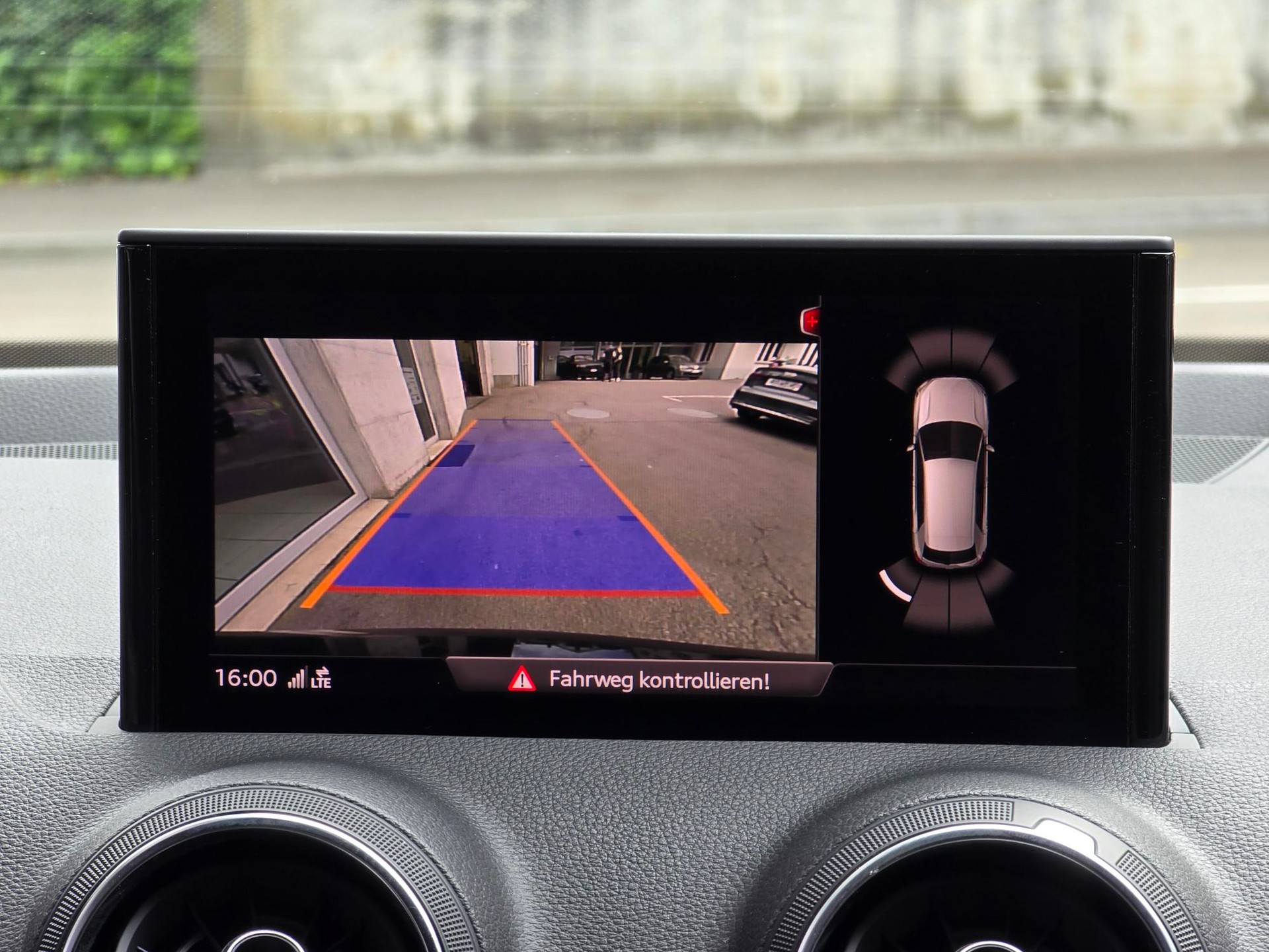AUDI SQ2 TFSI quattro S-tronic-image-9