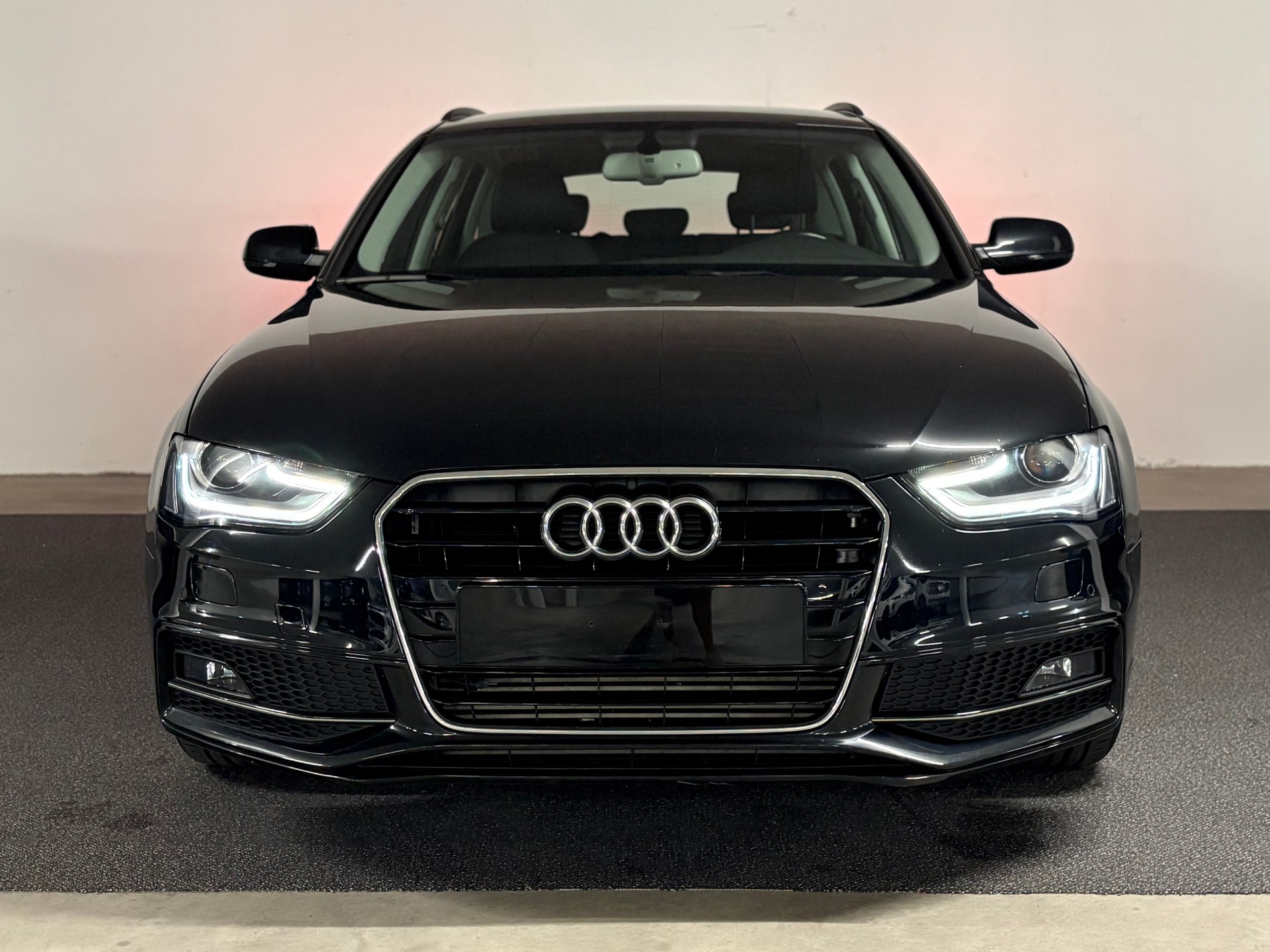 AUDI A4 Avant 2.0 TDI multitronic Frisch ab MFK erst 78000km aus 1.Hand-image-1