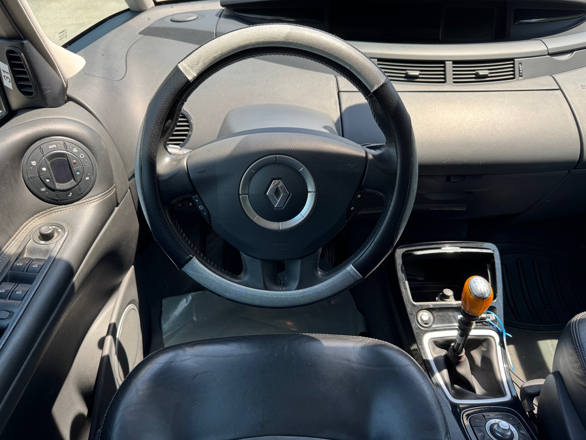 RENAULT Grand Espace 2.0 dCi Dynamique-image-14