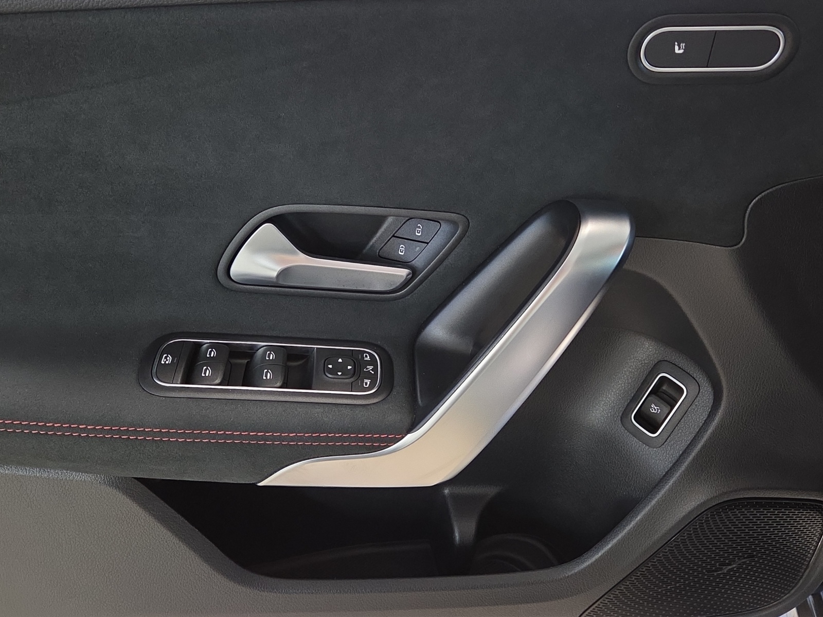 MERCEDES-BENZ A 180-image-8